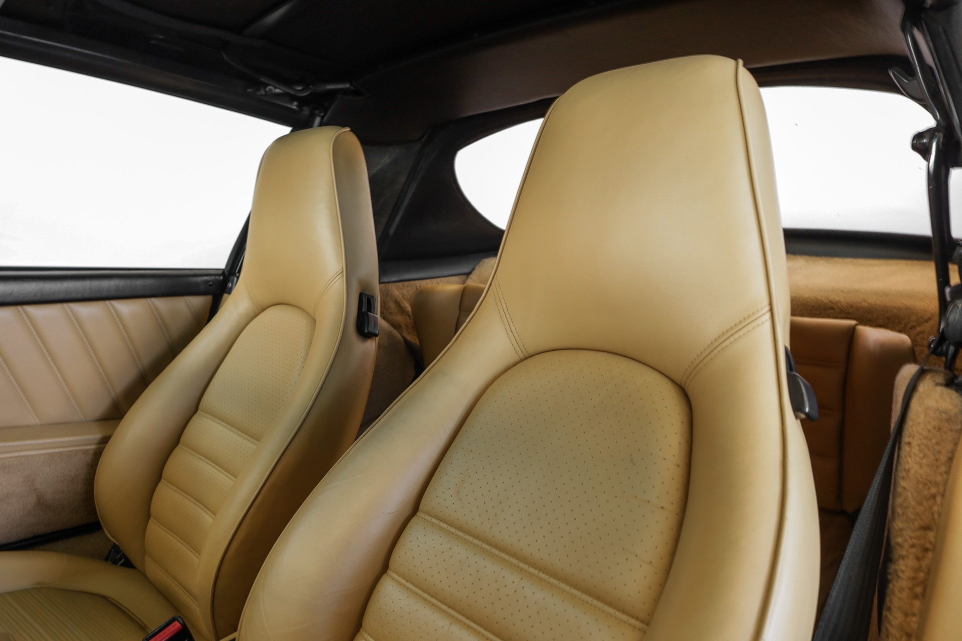 PORSCHE 911 Carrera 4 Cabrio-image-9