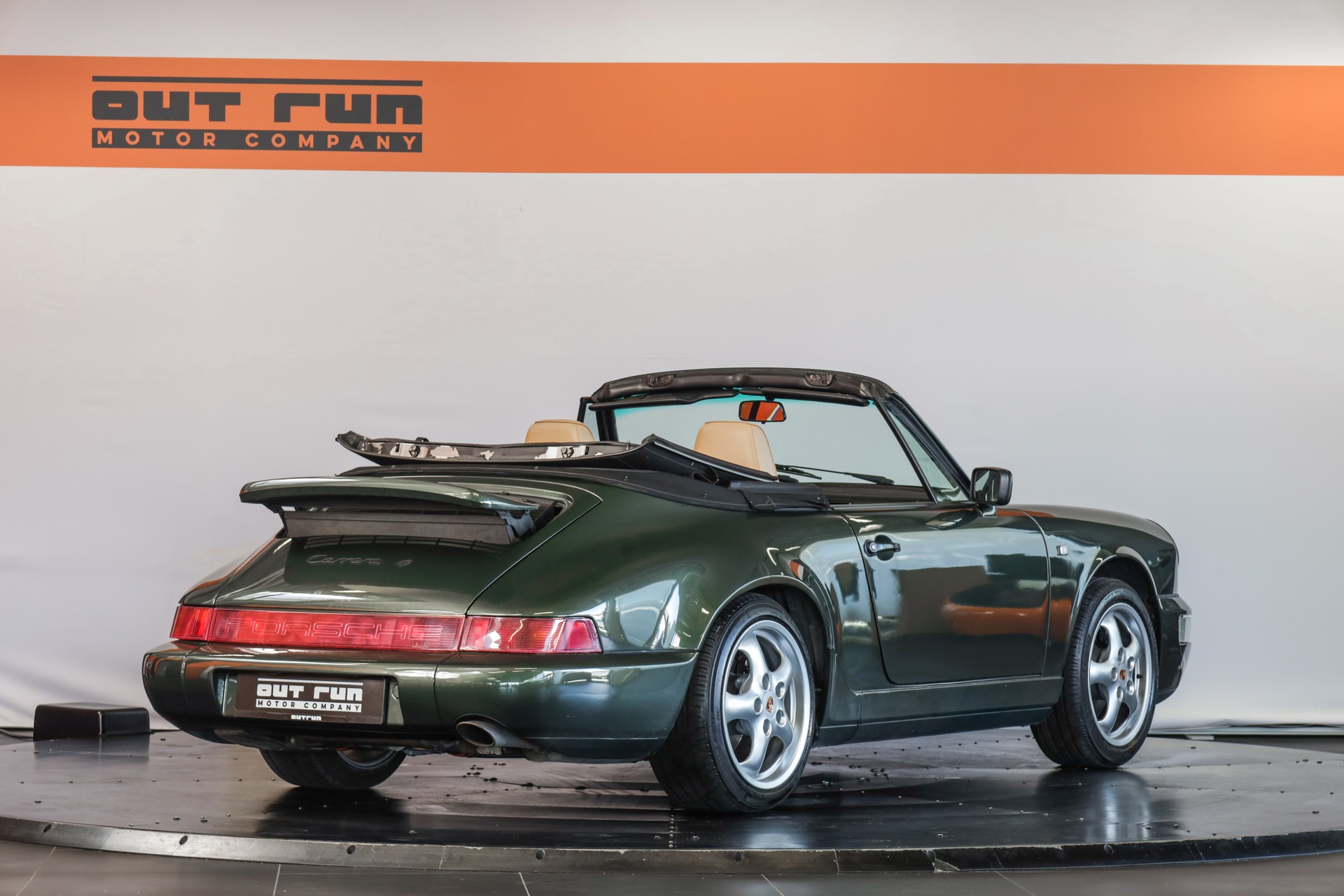 PORSCHE 911 Carrera 4 Cabrio-image-24