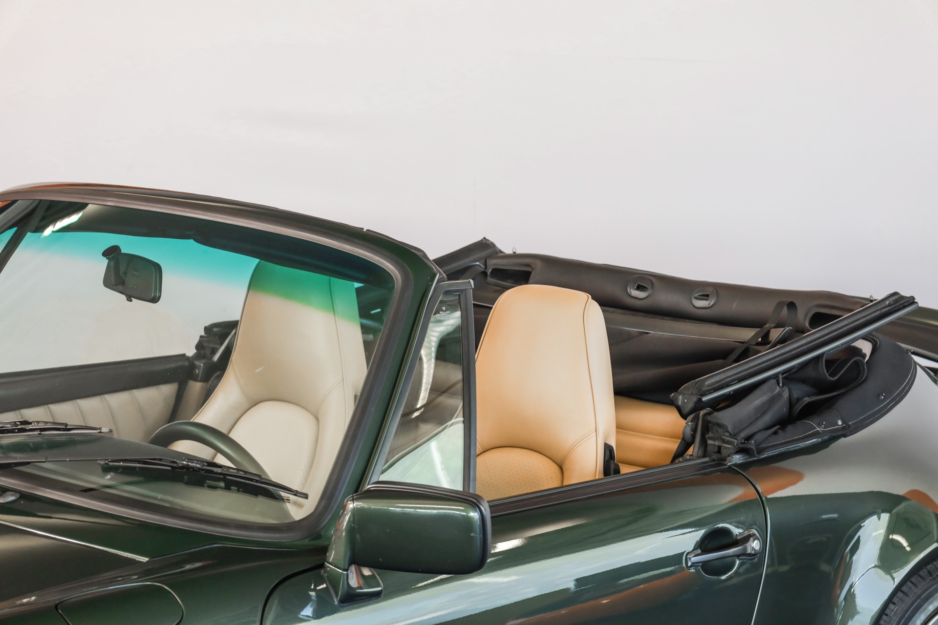 PORSCHE 911 Carrera 4 Cabrio-image-25