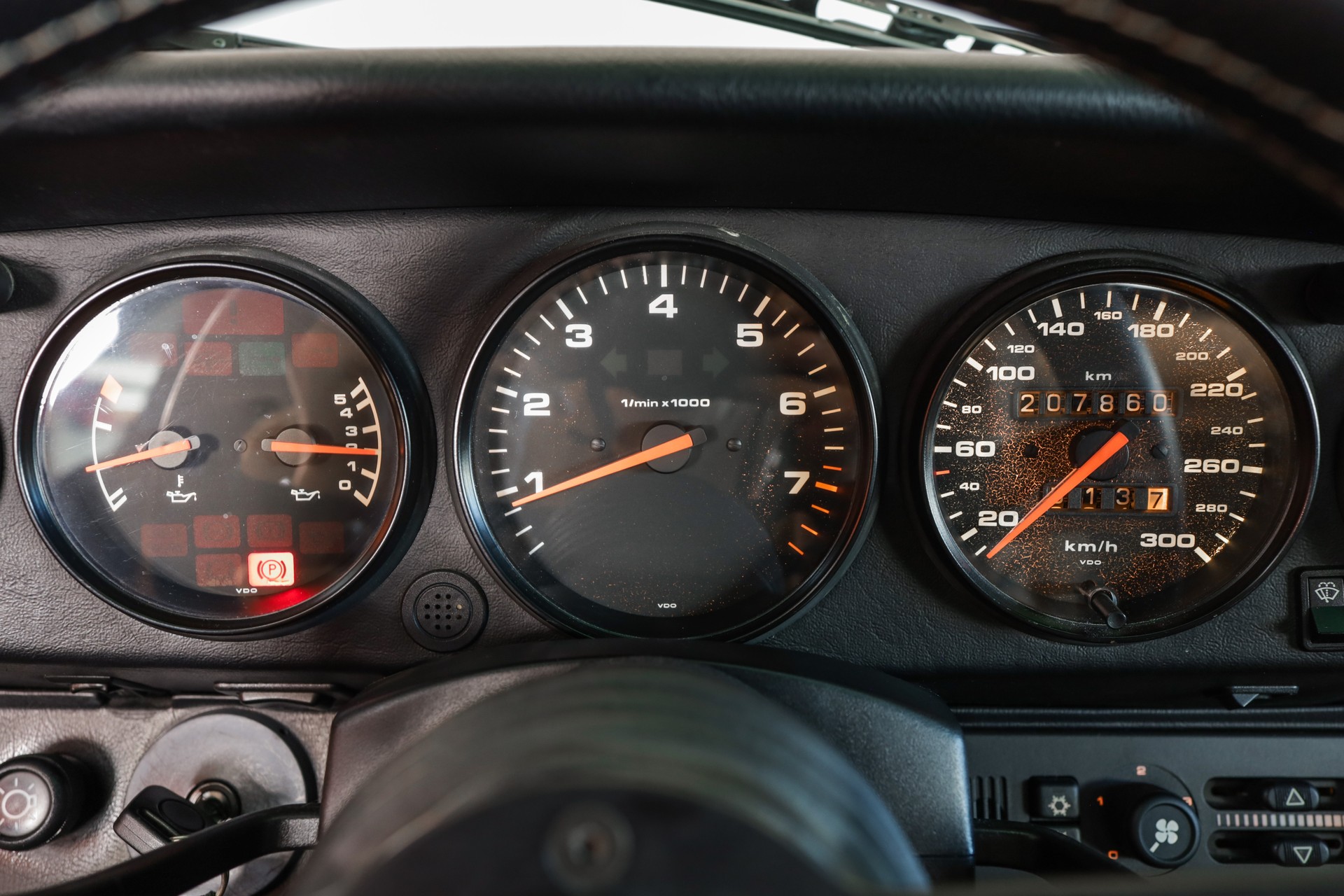 PORSCHE 911 Carrera 4 Cabrio-image-19