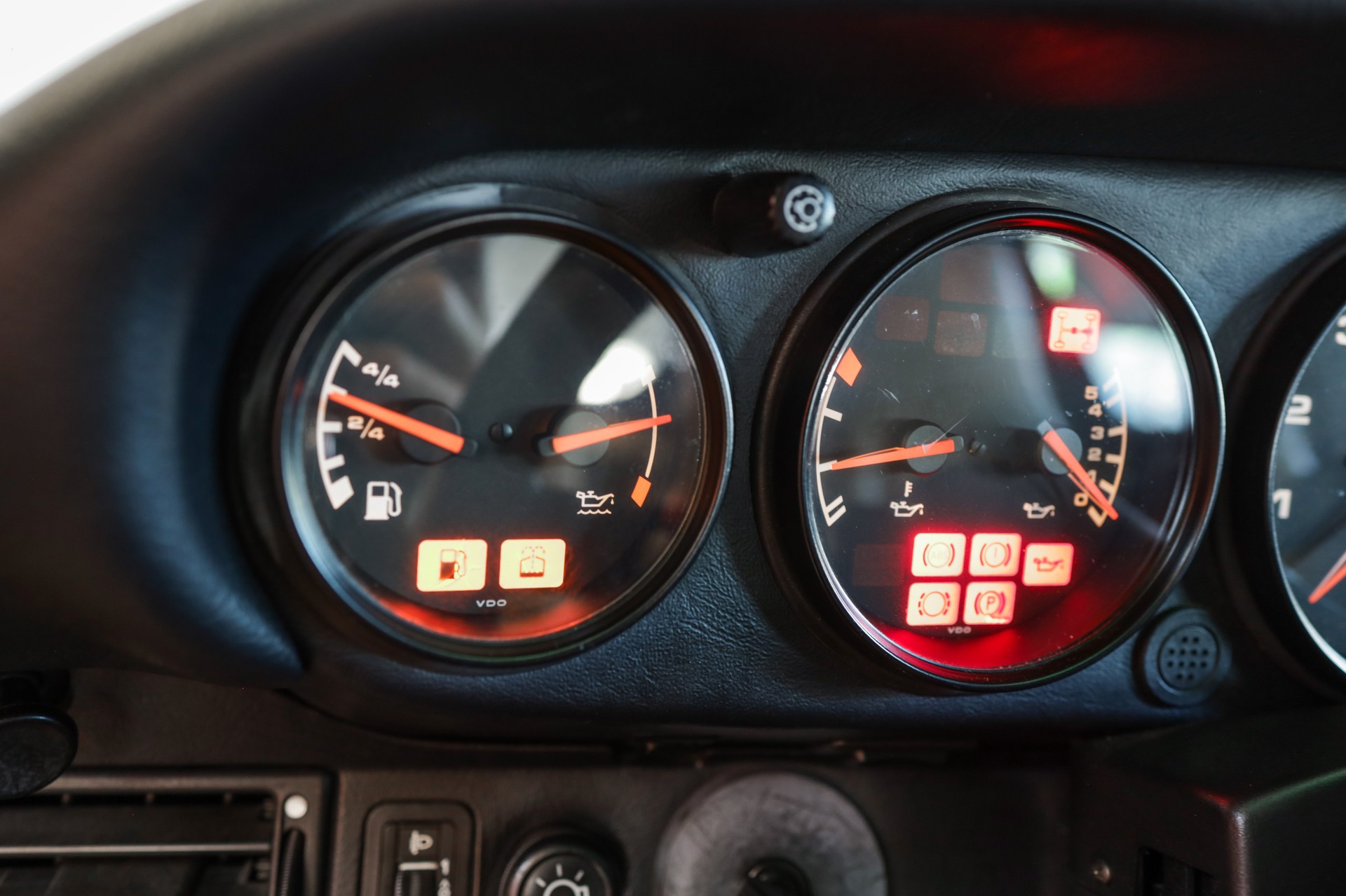 PORSCHE 911 Carrera 4 Cabrio-image-18
