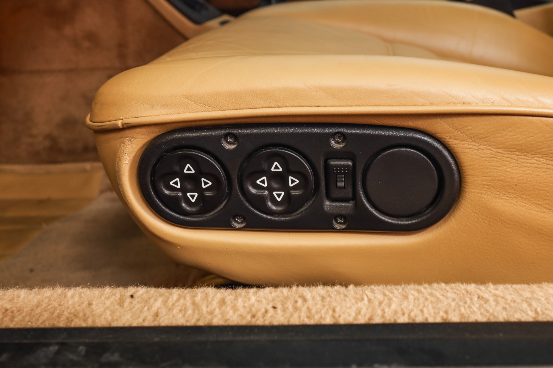 PORSCHE 911 Carrera 4 Cabrio-image-11