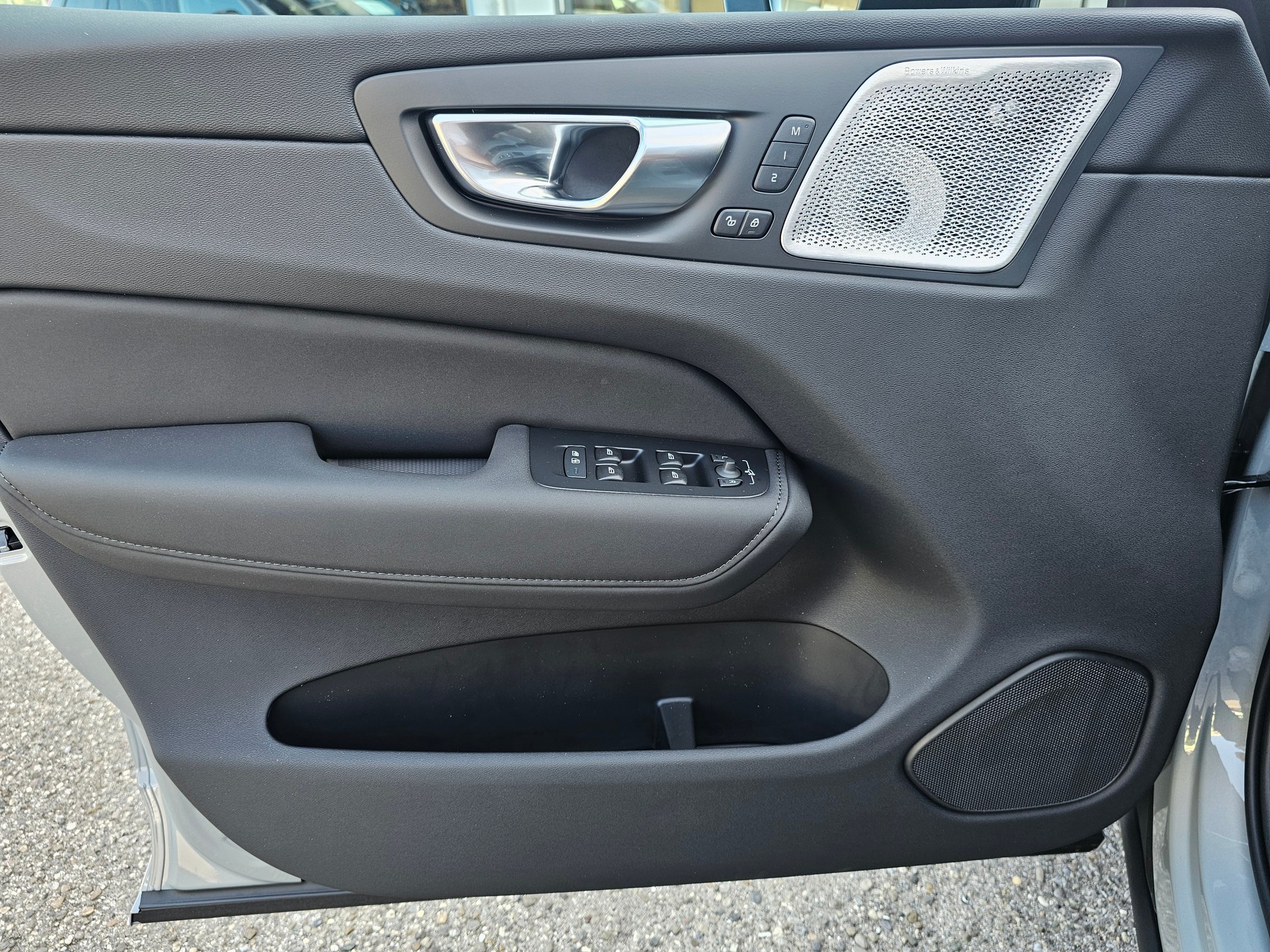 VOLVO XC60 T8 eAWD PluginHybrid Black Edition Geartronic-image-7