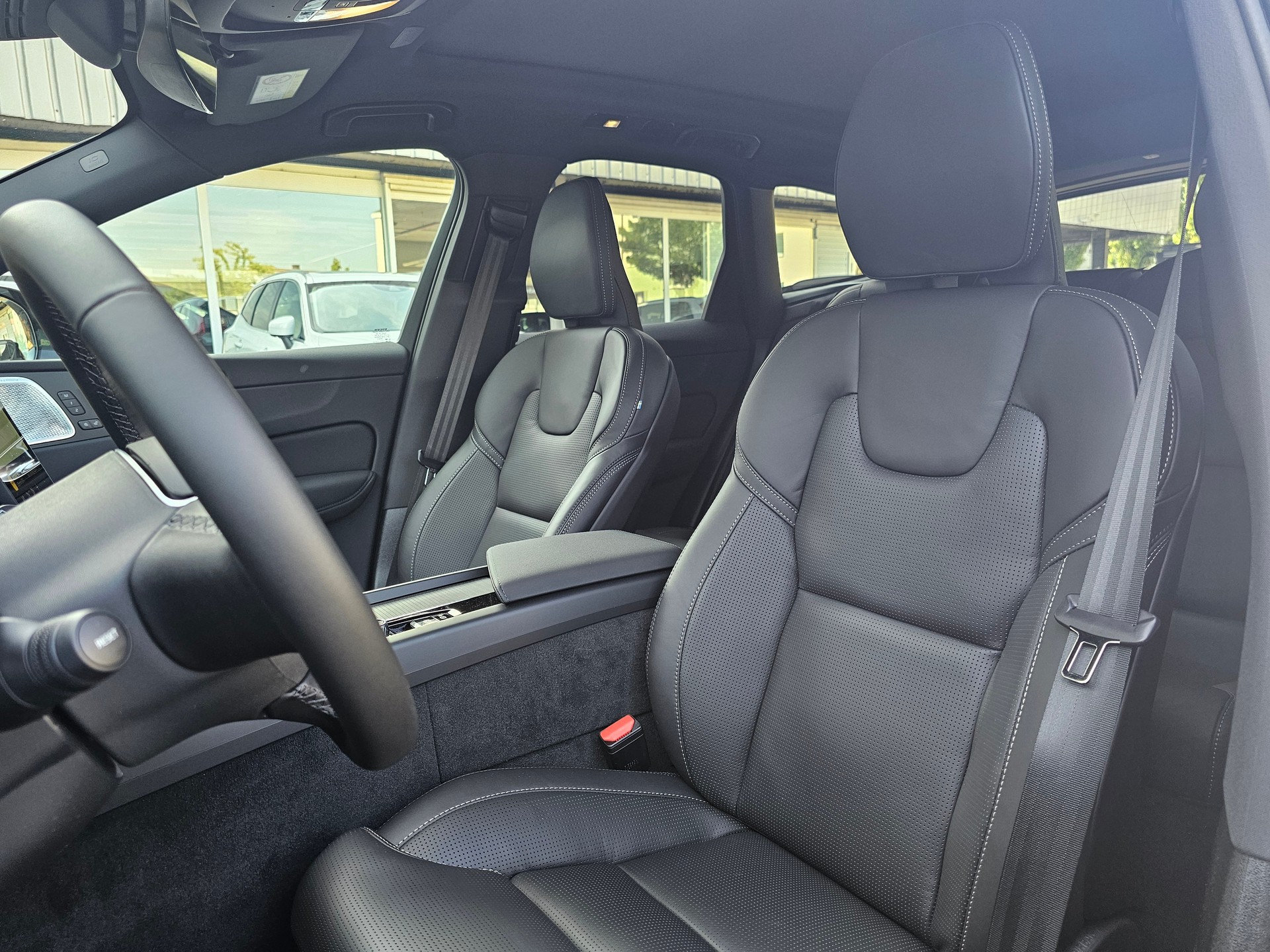 VOLVO XC60 T8 eAWD PluginHybrid Black Edition Geartronic-image-8
