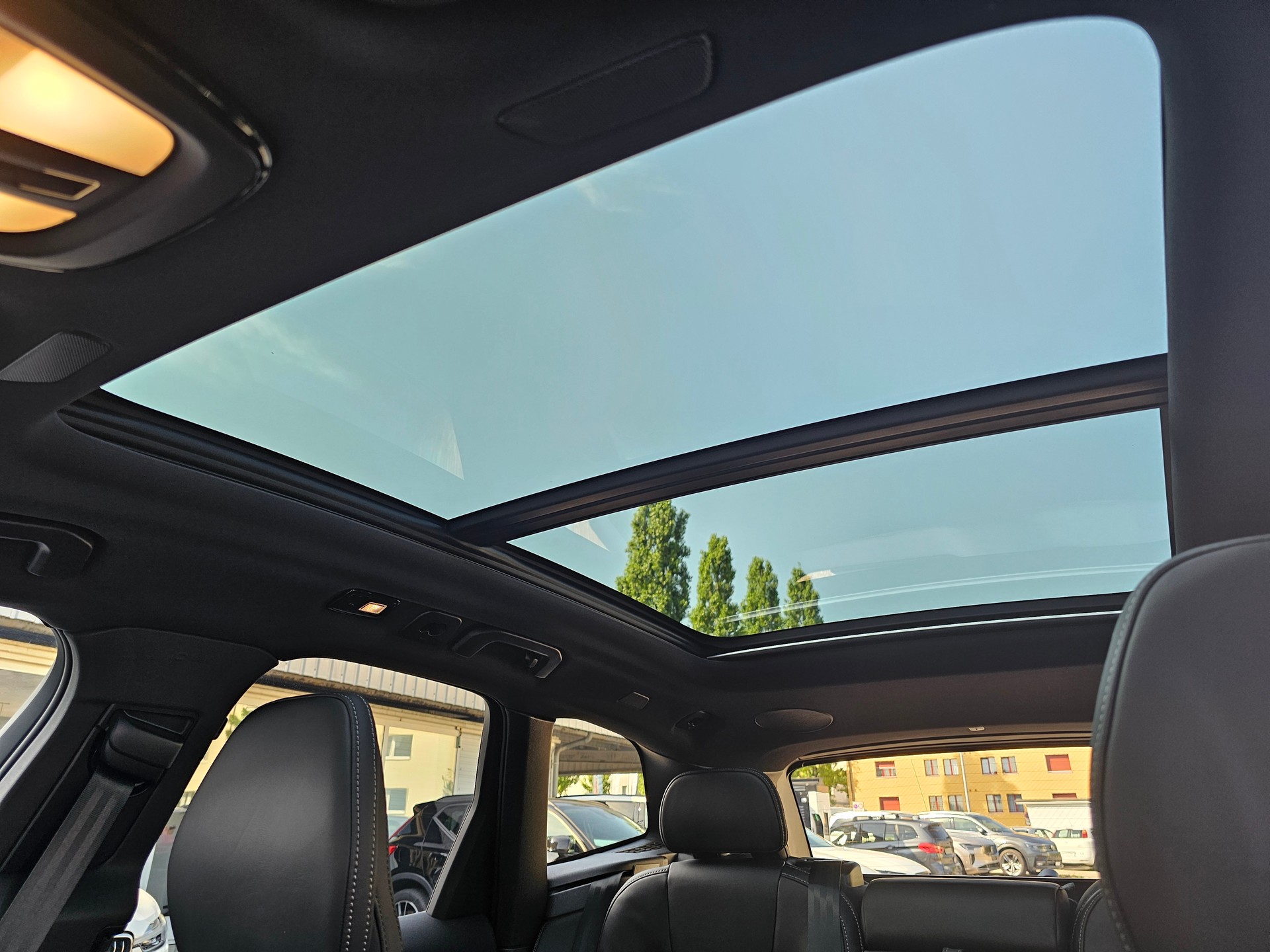 VOLVO XC60 T8 eAWD PluginHybrid Black Edition Geartronic-image-16
