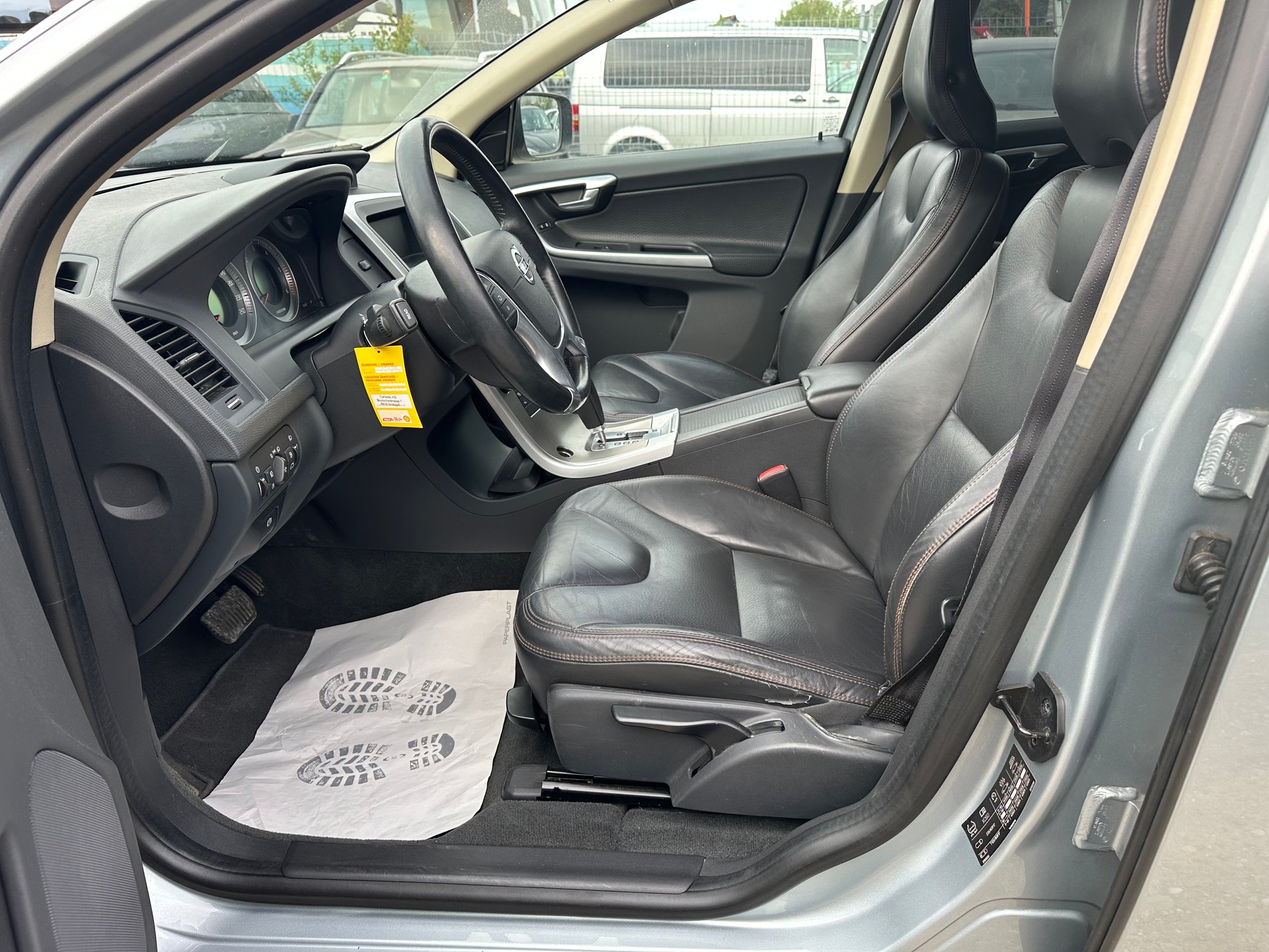 VOLVO XC60 D5 AWD Geartronic-image-7
