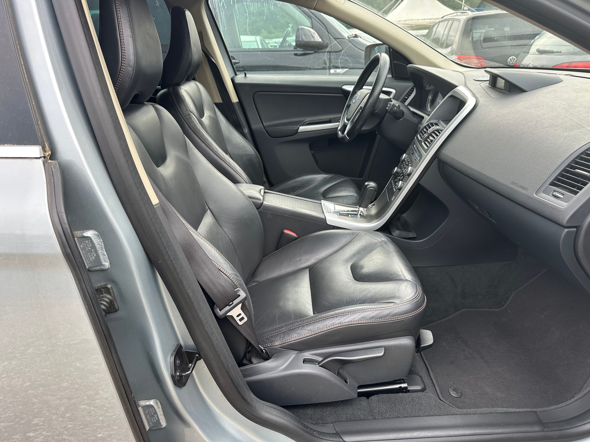 VOLVO XC60 D5 AWD Geartronic-image-9