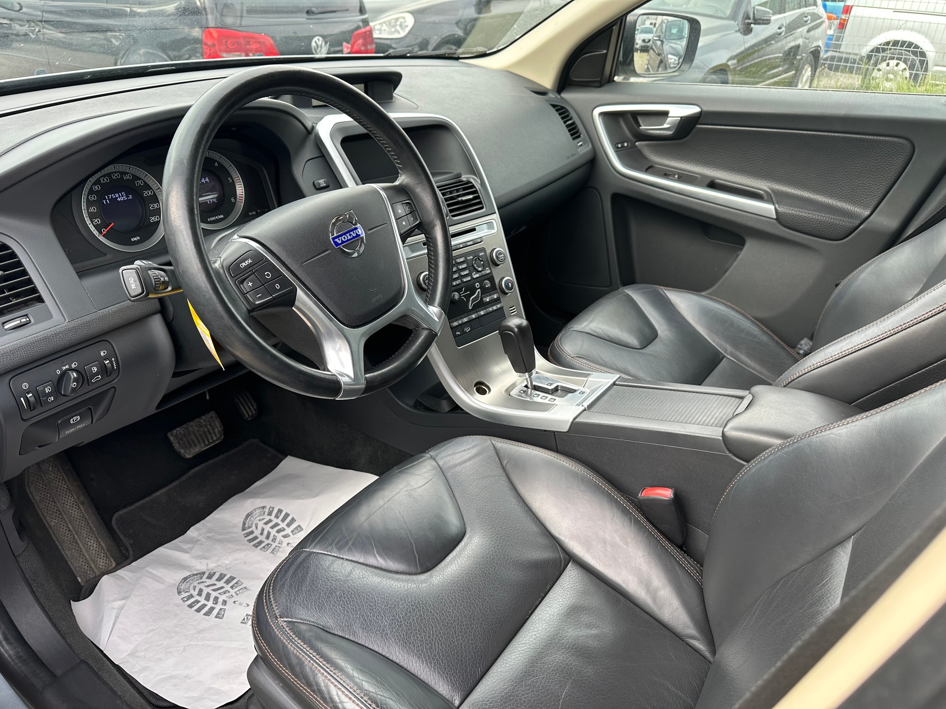 VOLVO XC60 D5 AWD Geartronic-image-8