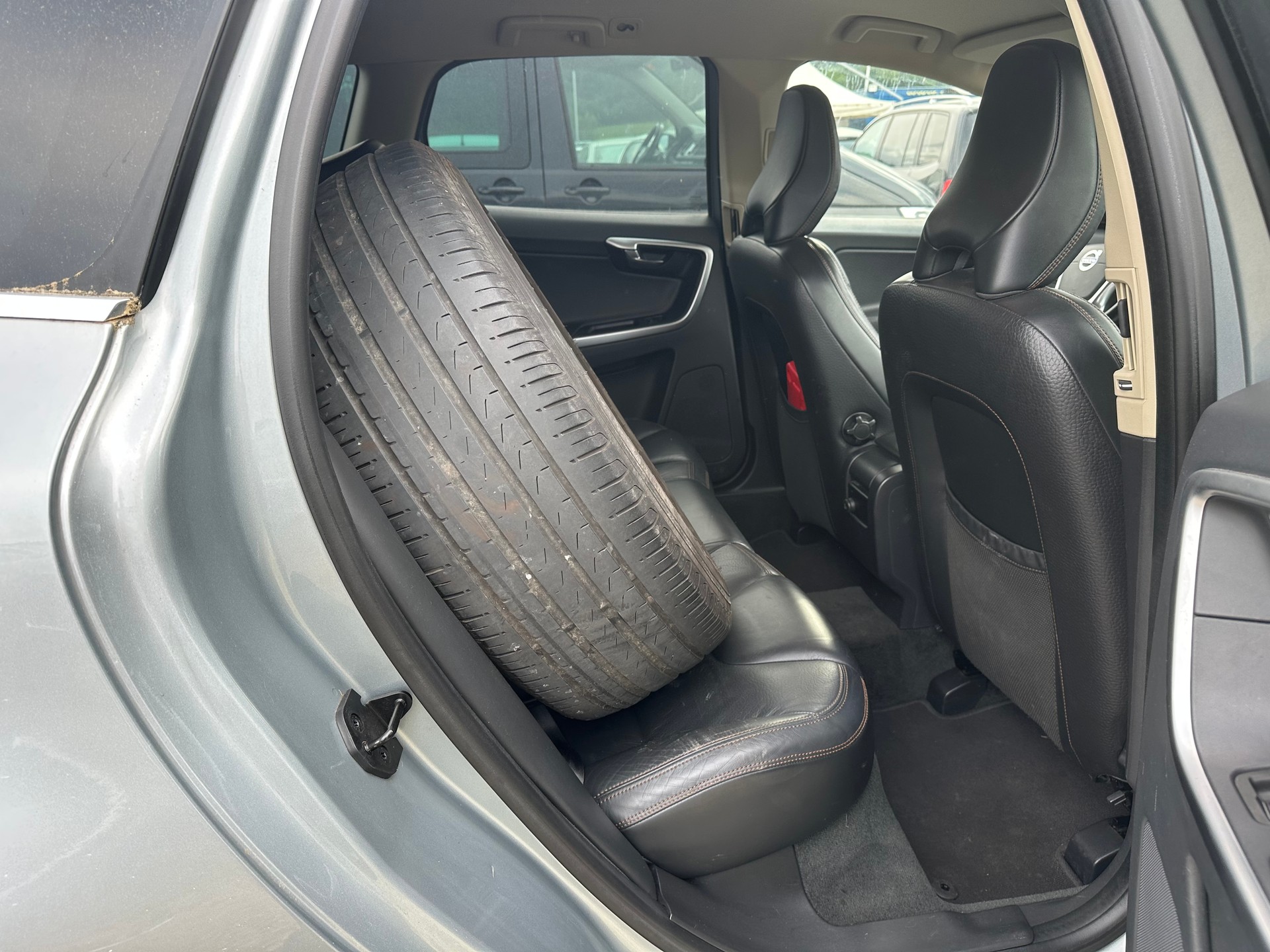 VOLVO XC60 D5 AWD Geartronic-image-11