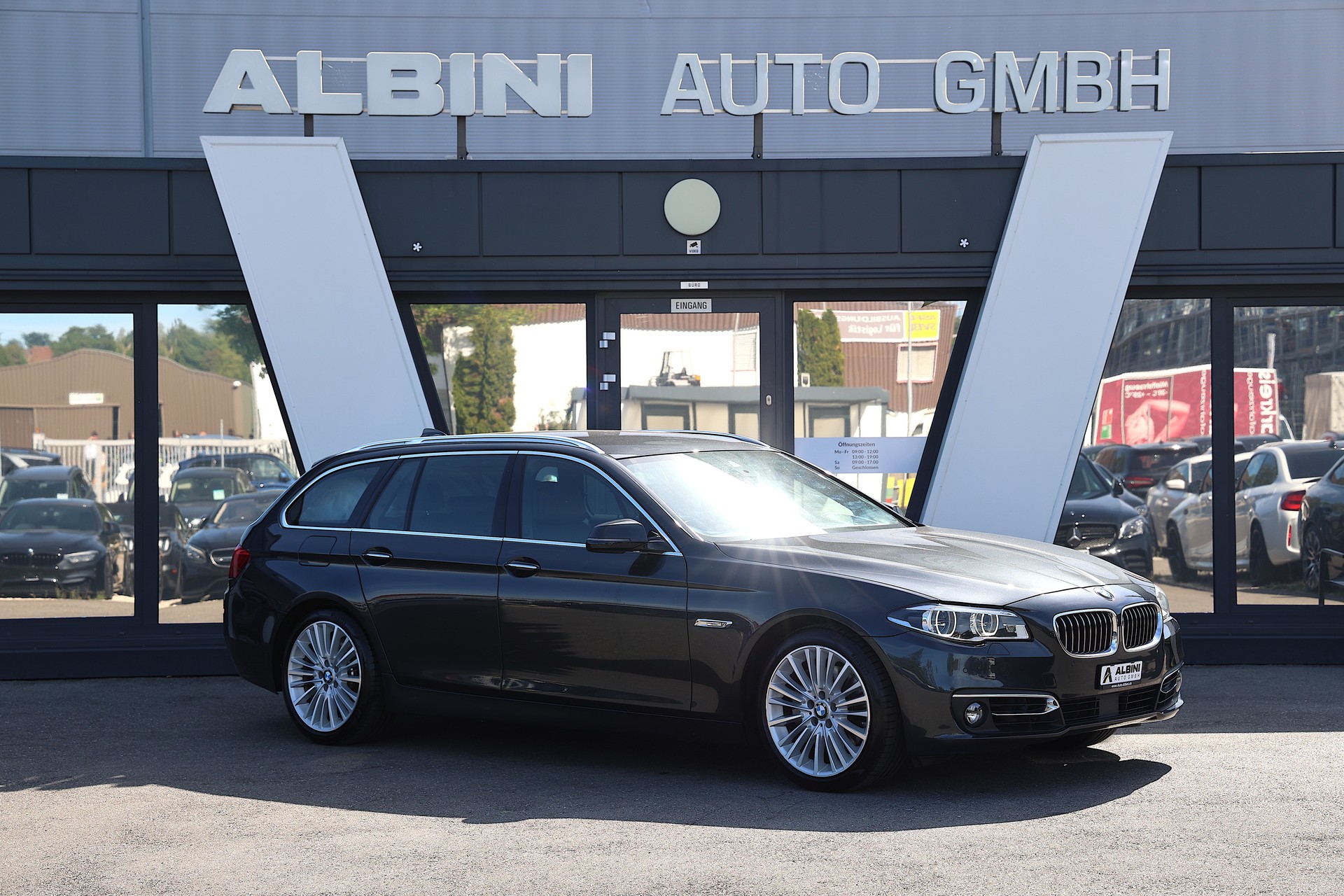 BMW 535i Touring xDrive Steptronic-showroom-element-1