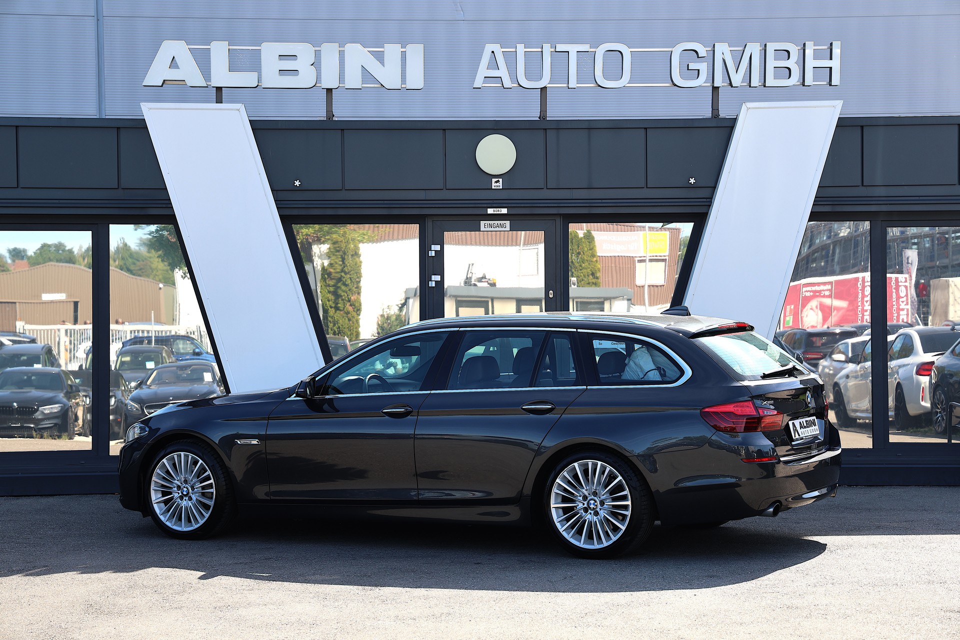 BMW 535i Touring xDrive Steptronic-showroom-element-3