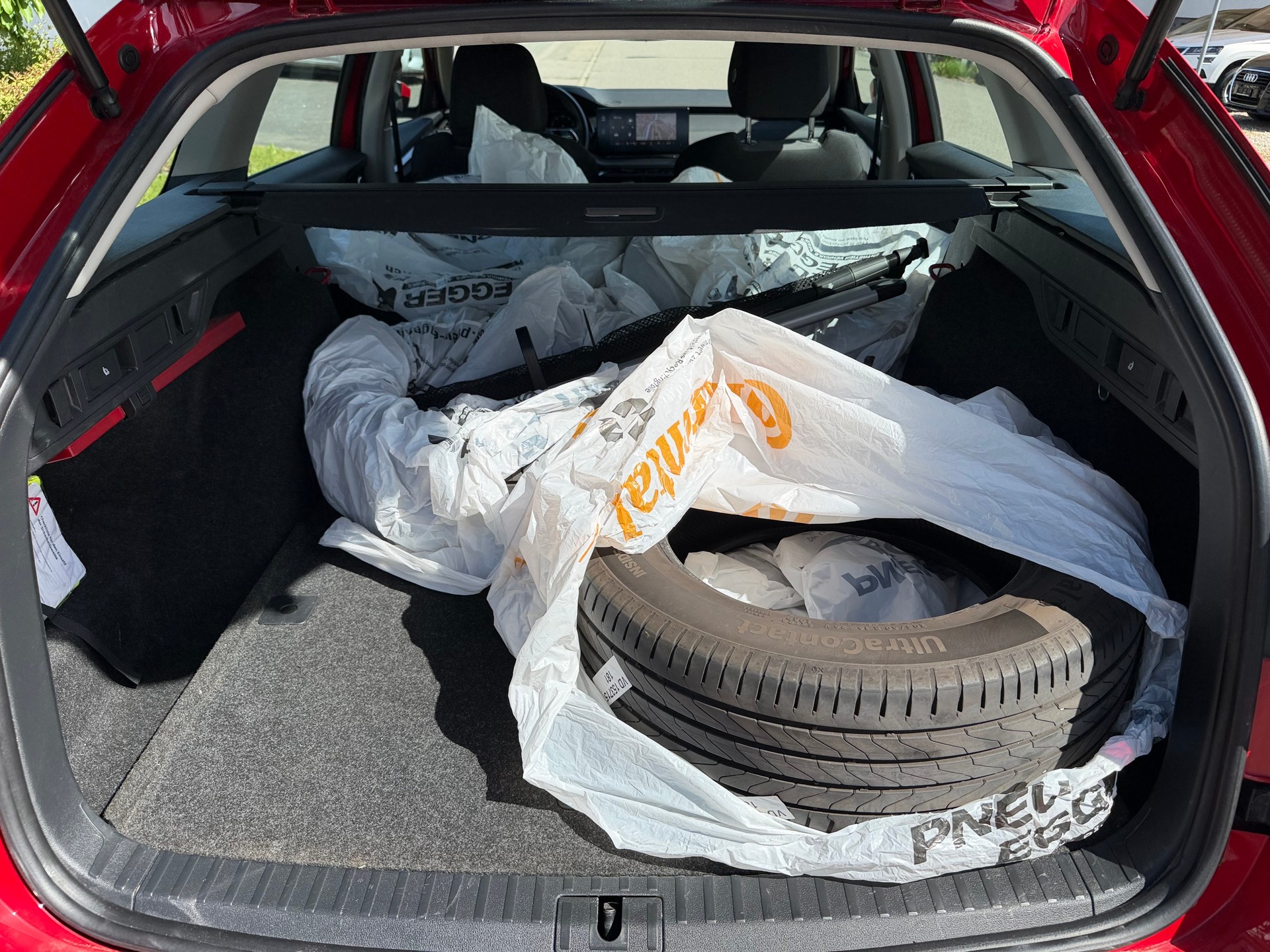 SKODA Octavia Combi 2.0 TDI DSG Style-image-11