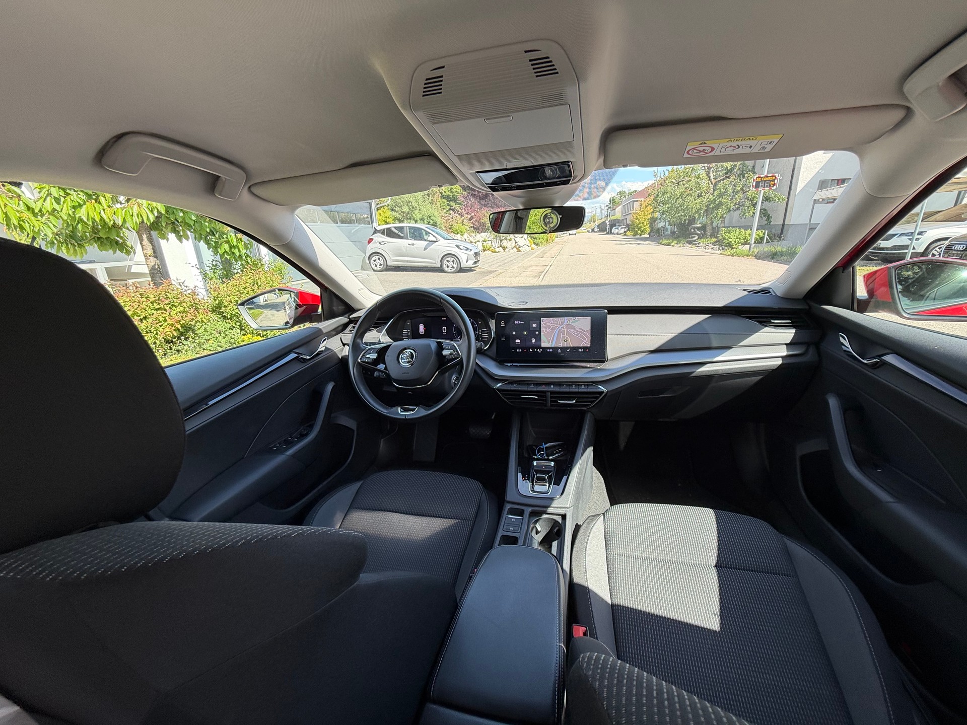 SKODA Octavia Combi 2.0 TDI DSG Style-image-8