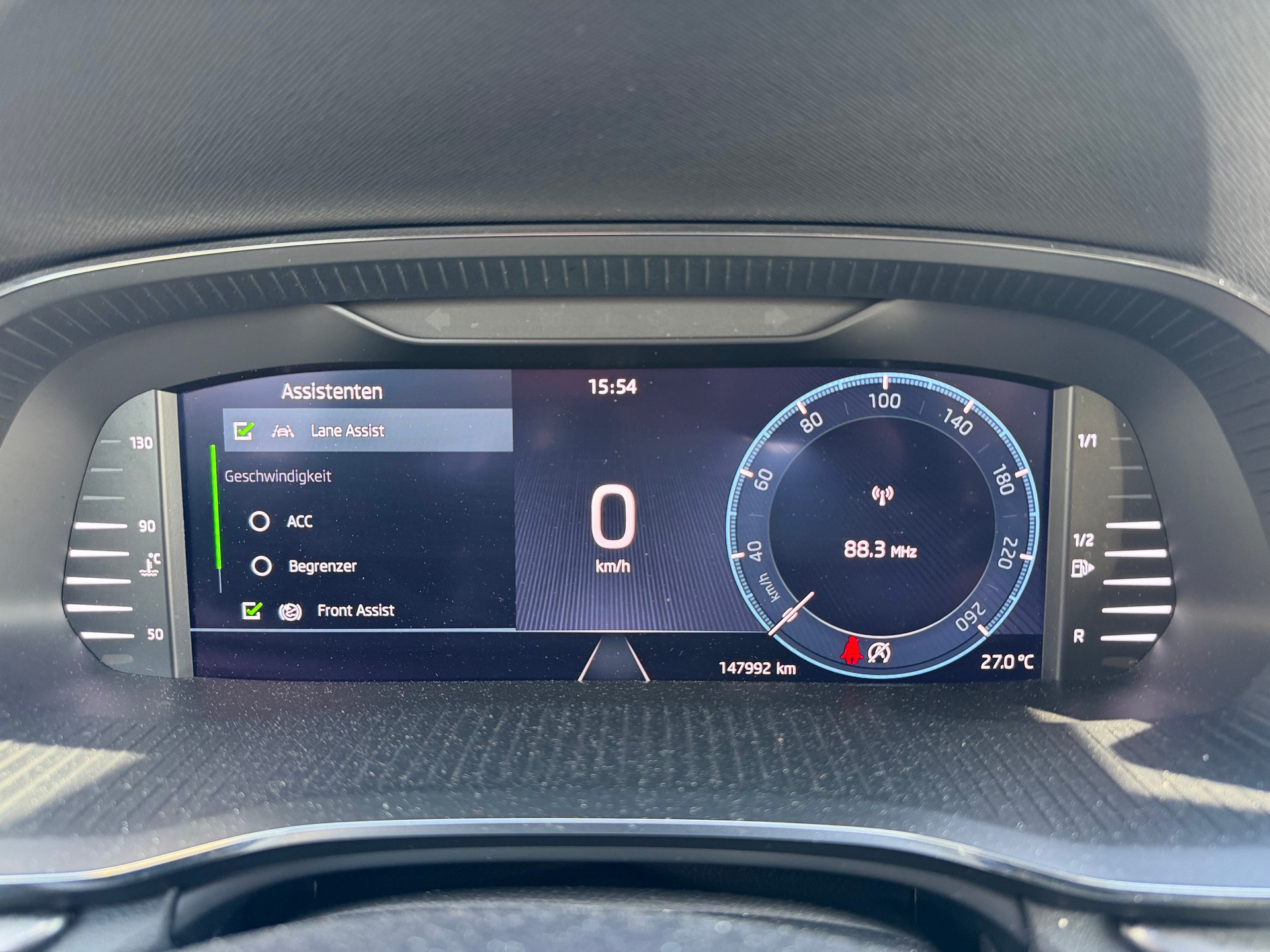 SKODA Octavia Combi 2.0 TDI DSG Style-image-9
