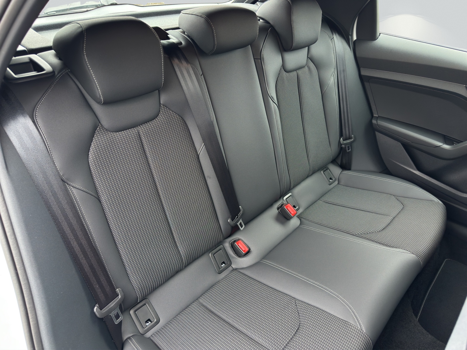 AUDI A1 Sportback 30 TFSI Attraction S-tronic-image-8