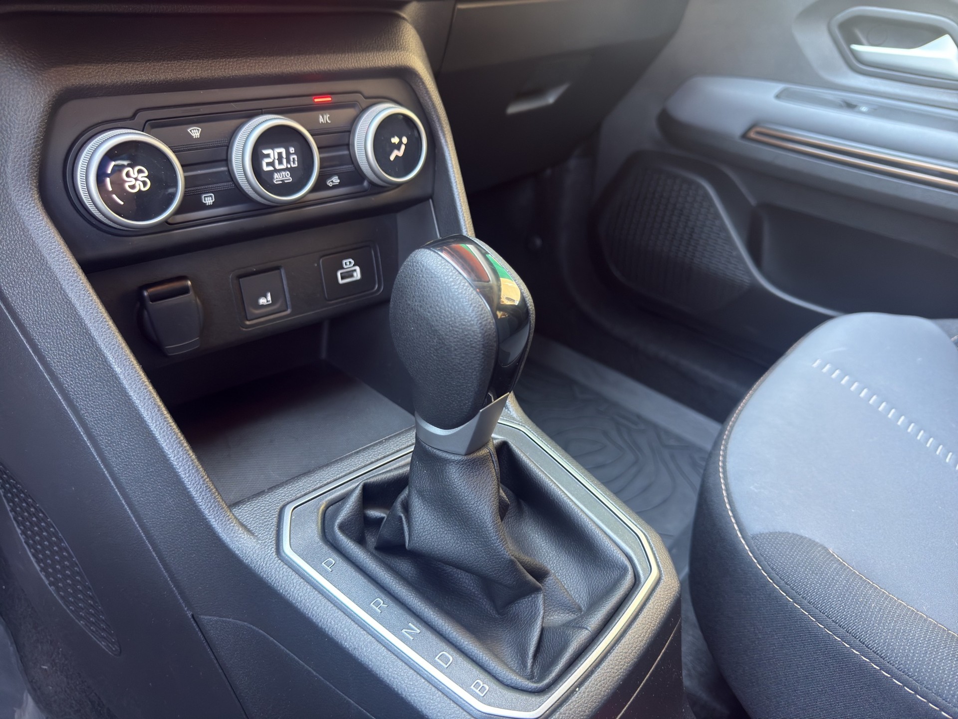 DACIA Jogger HEV 140 Extreme + 7 places-image-15