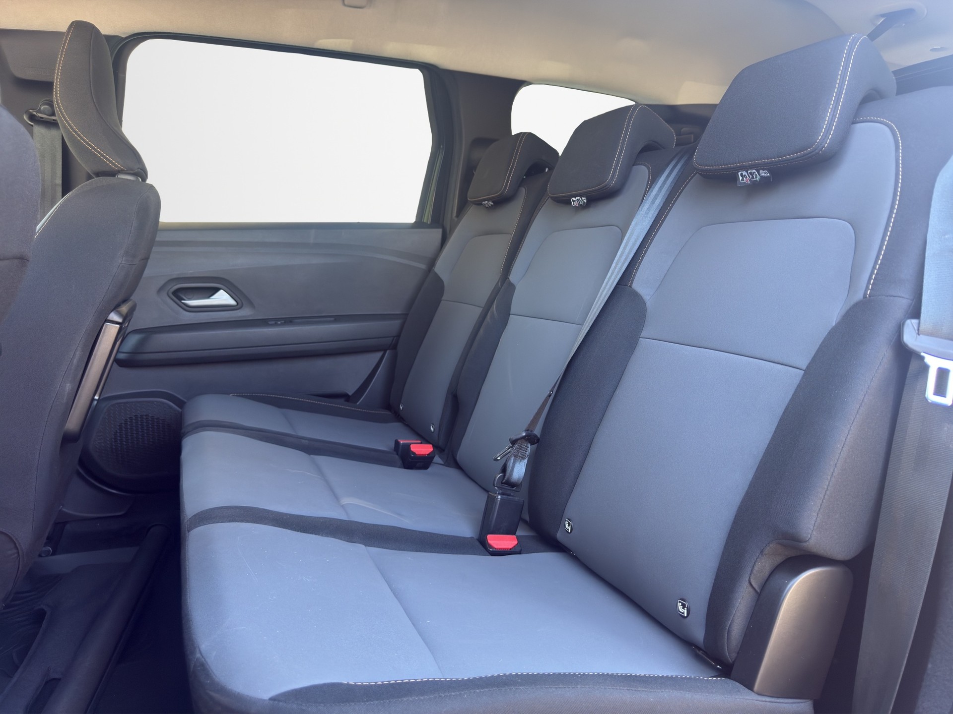 DACIA Jogger HEV 140 Extreme + 7 places-image-9