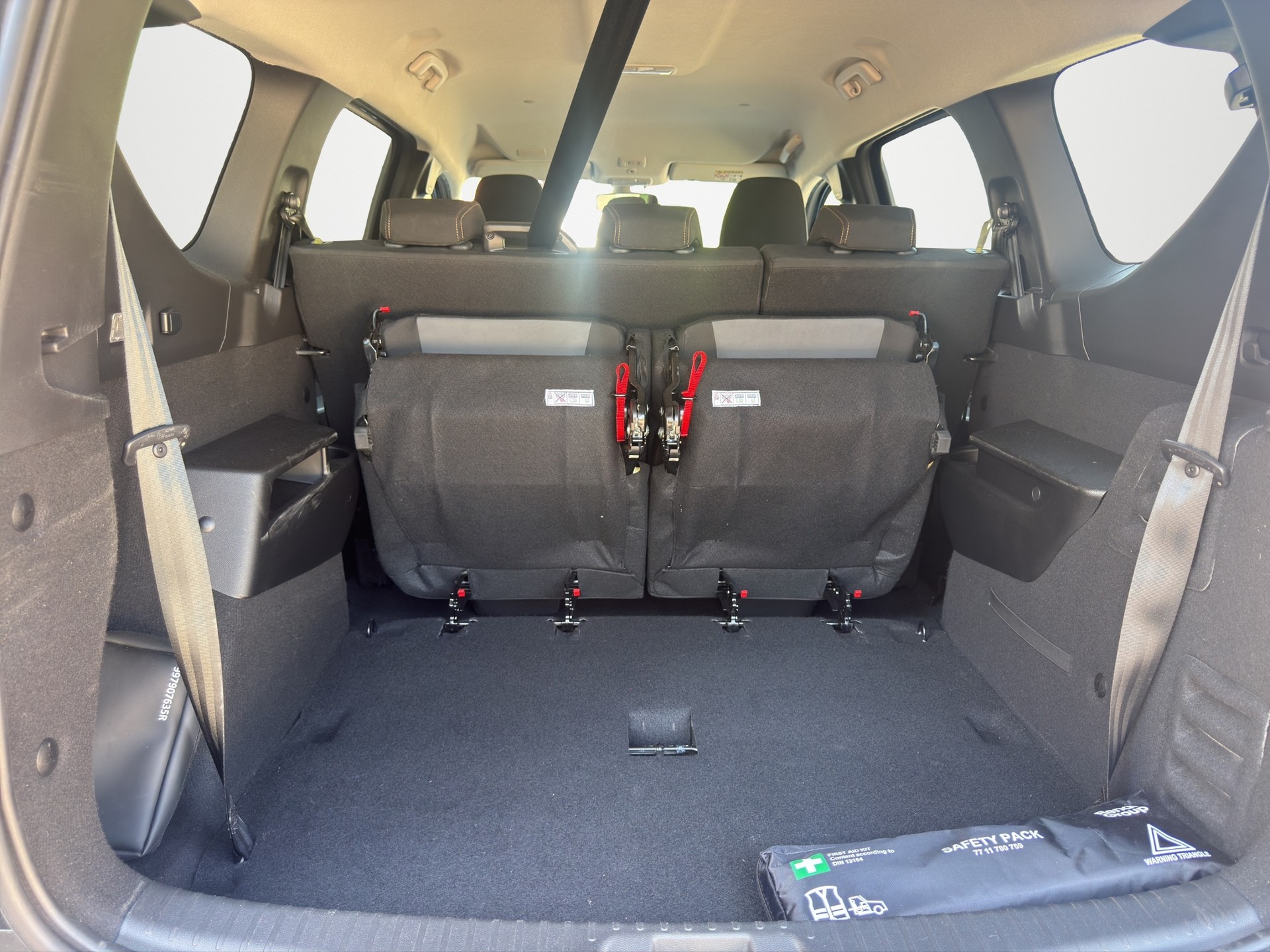 DACIA Jogger HEV 140 Extreme + 7 places-image-12