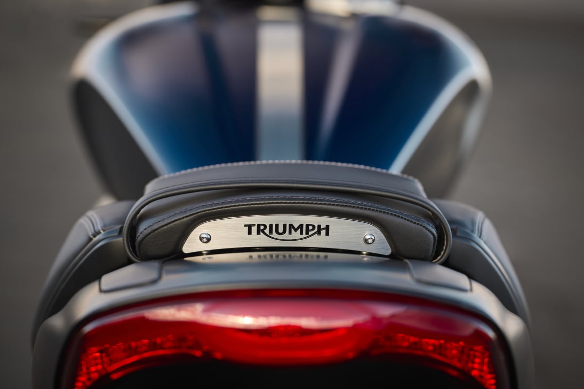 TRIUMPH Rocket 3 R Storm-showroom-element-1