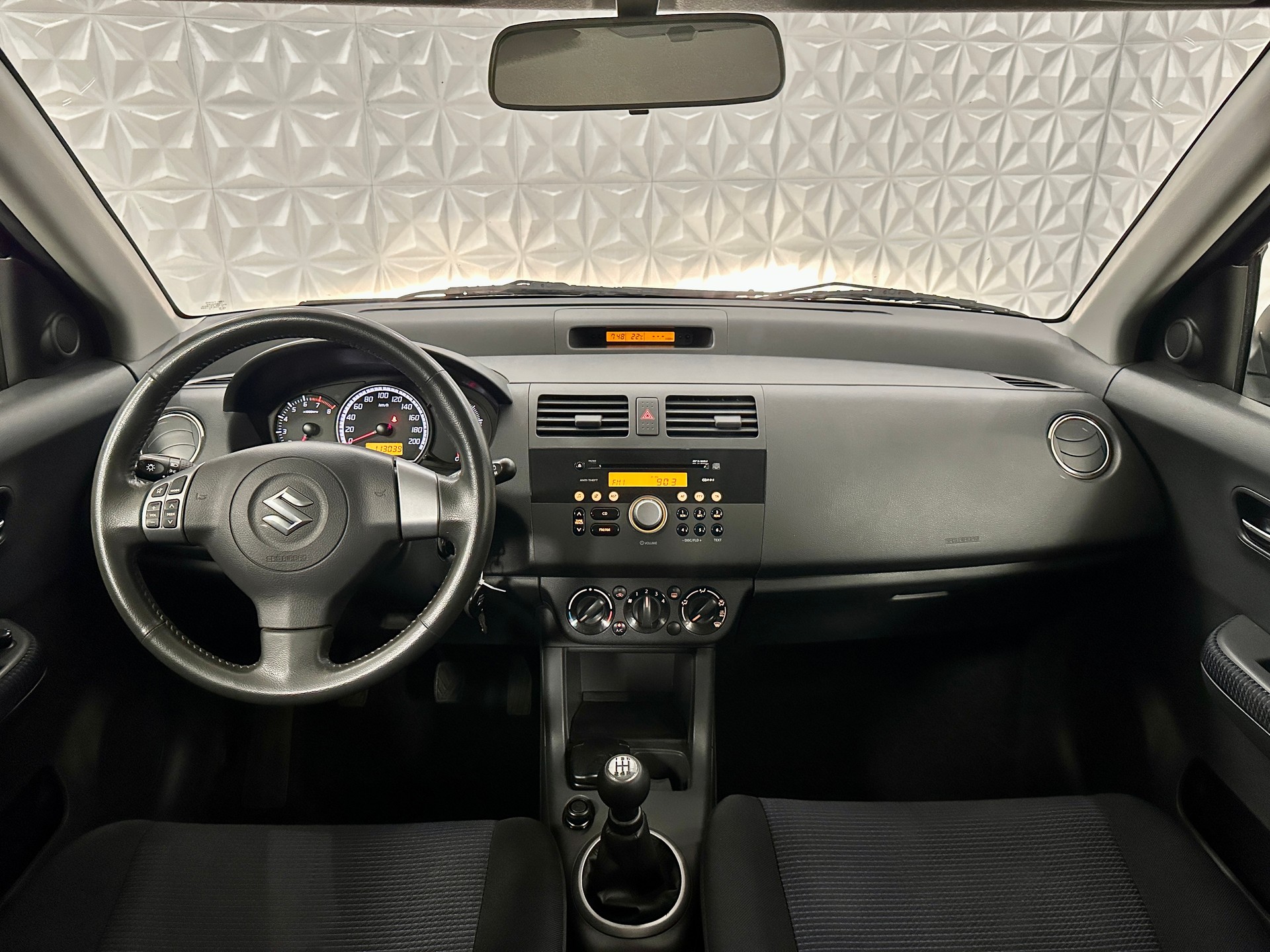 SUZUKI Swift 1.3i 16V GL 4x4-image-13
