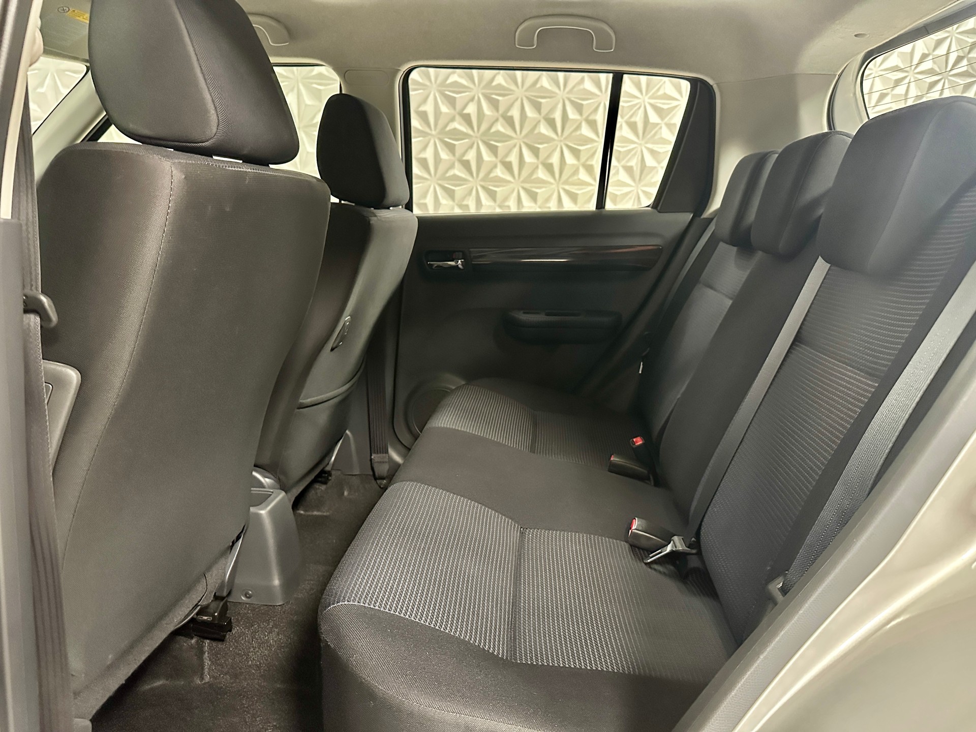 SUZUKI Swift 1.3i 16V GL 4x4-image-12