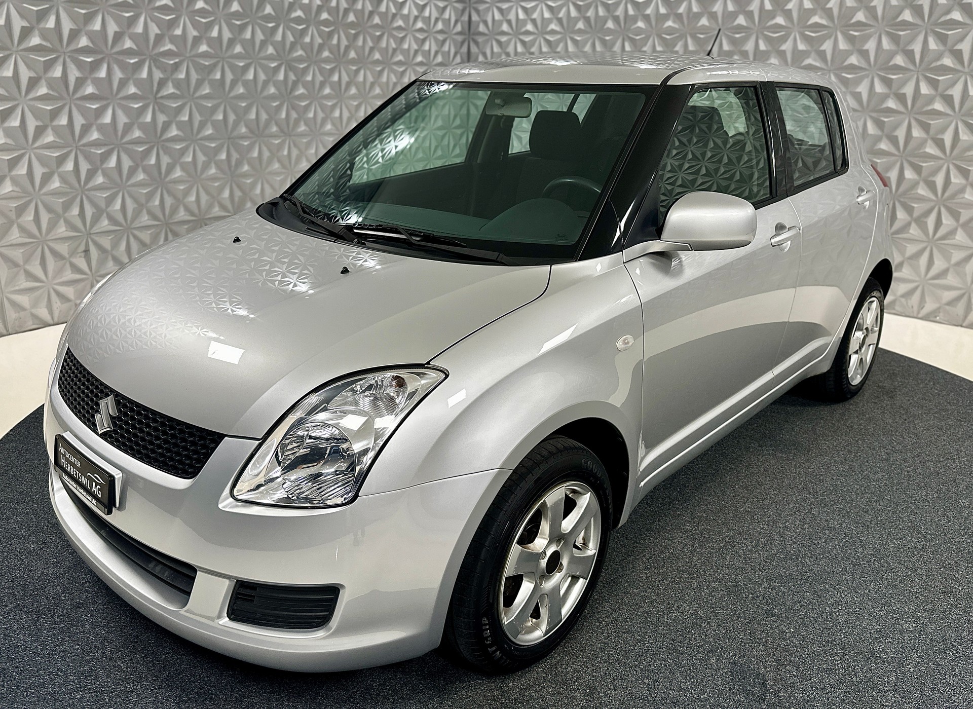 SUZUKI Swift 1.3i 16V GL 4x4-image-8