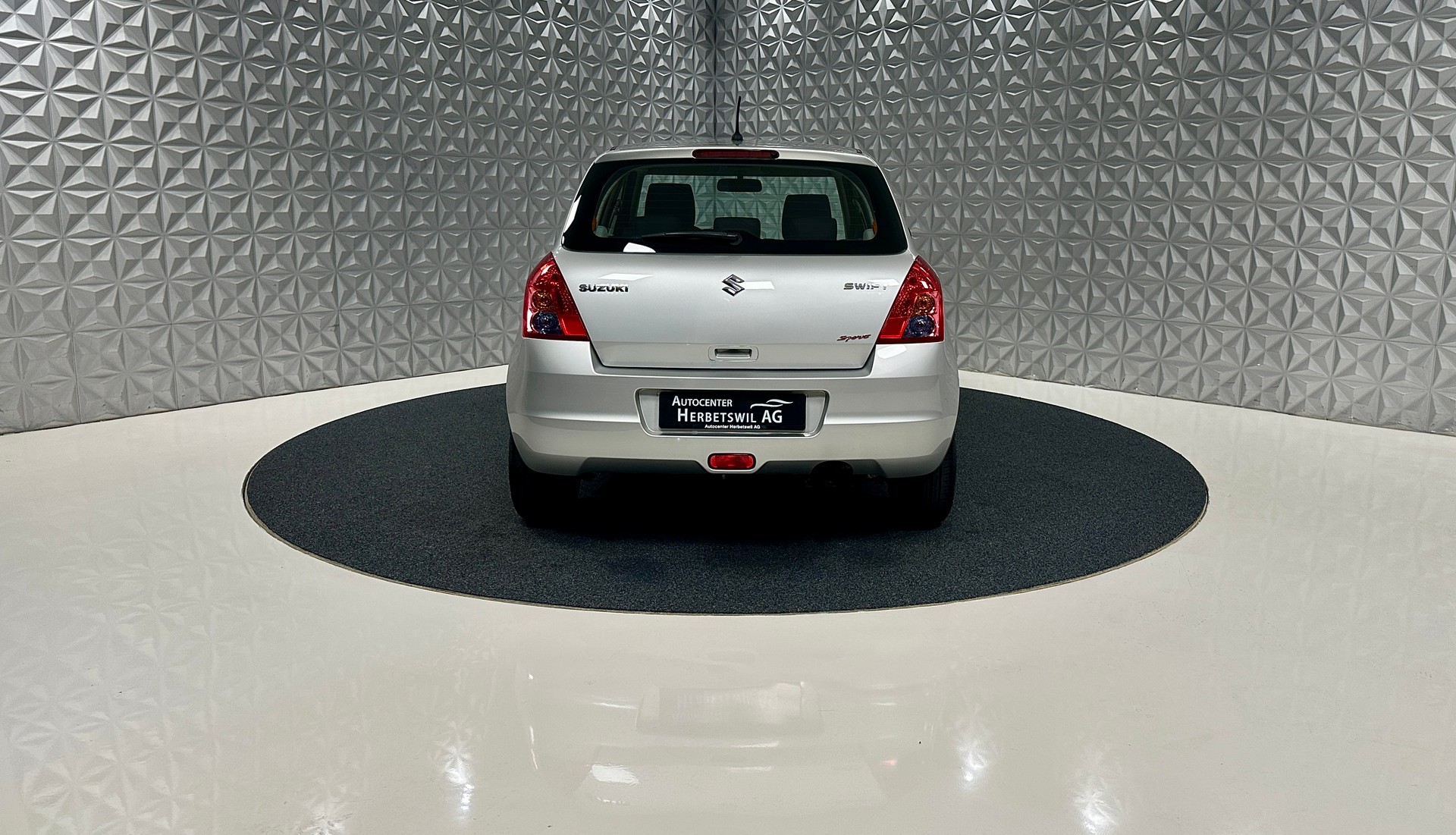 SUZUKI Swift 1.3i 16V GL 4x4-image-5