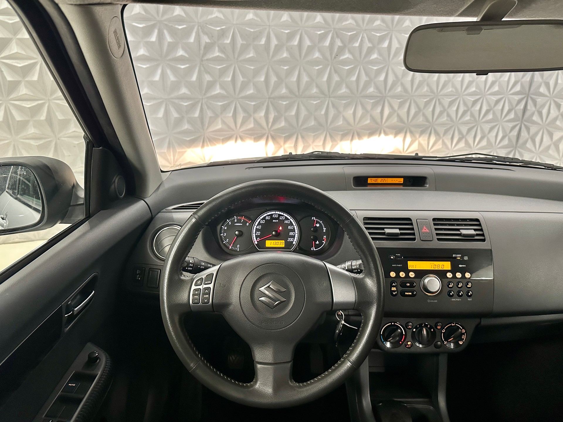 SUZUKI Swift 1.3i 16V GL 4x4-image-18
