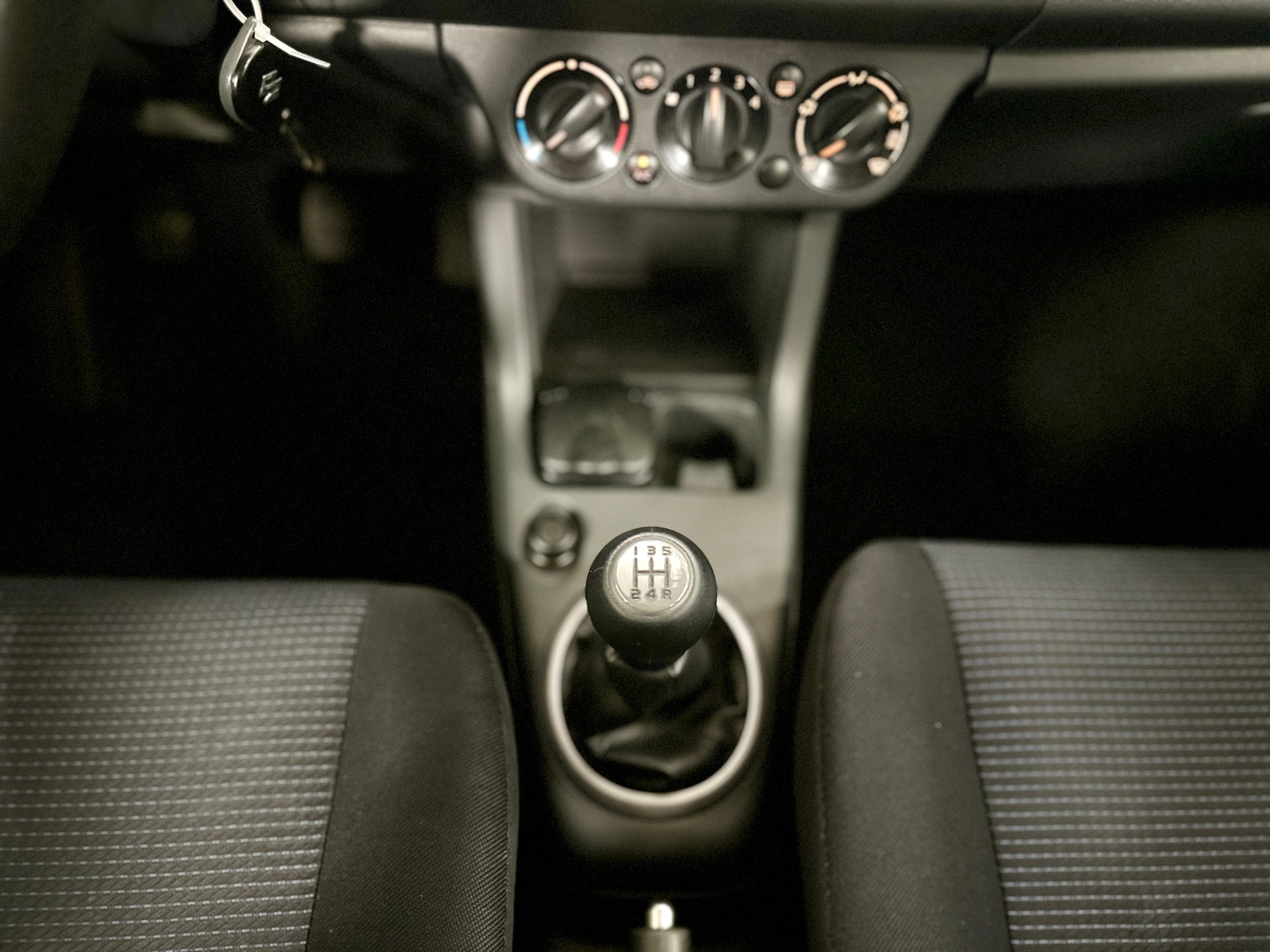 SUZUKI Swift 1.3i 16V GL 4x4-image-16