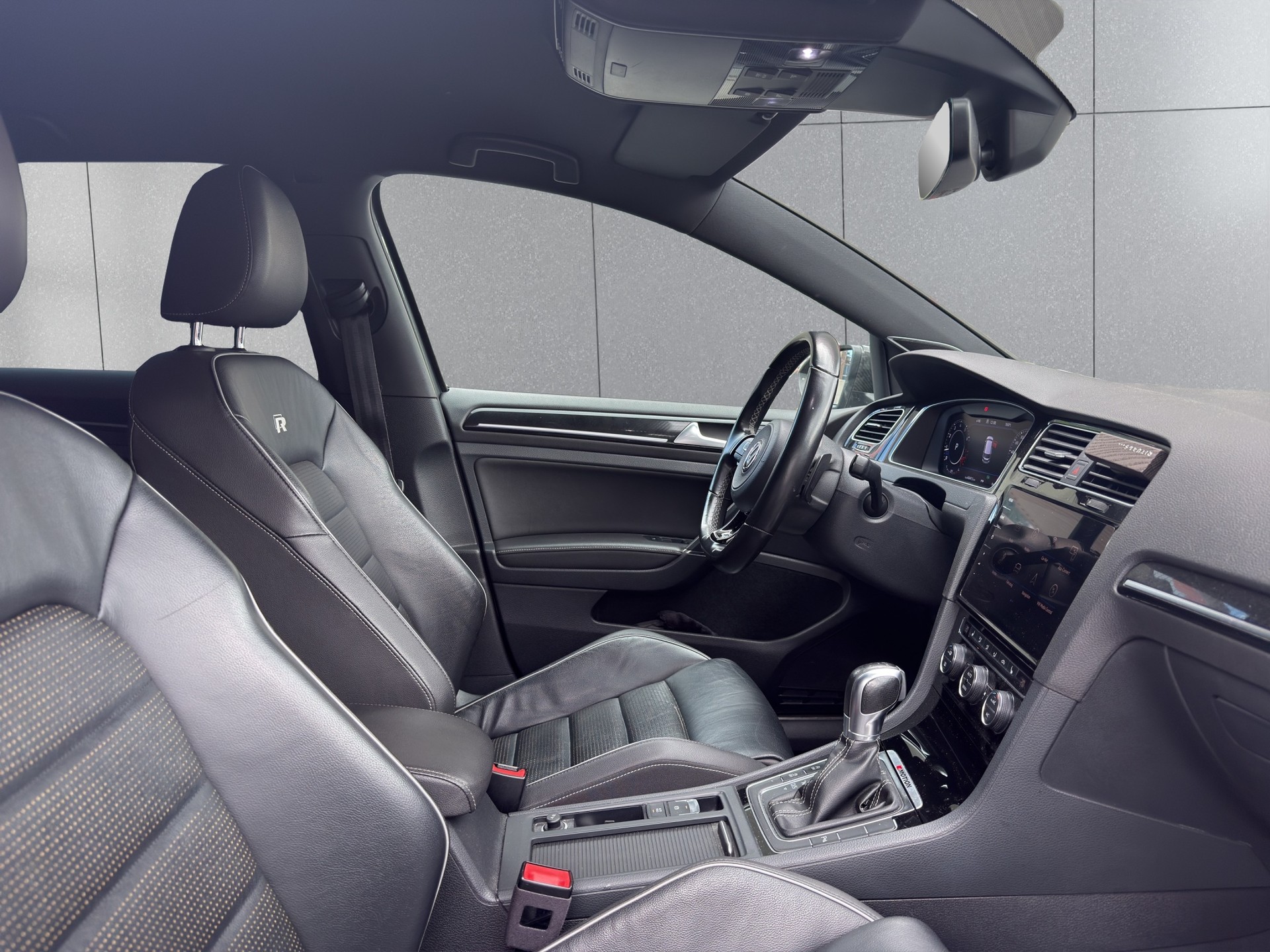 VW Golf 2.0 TSI R 4Motion DSG-image-6