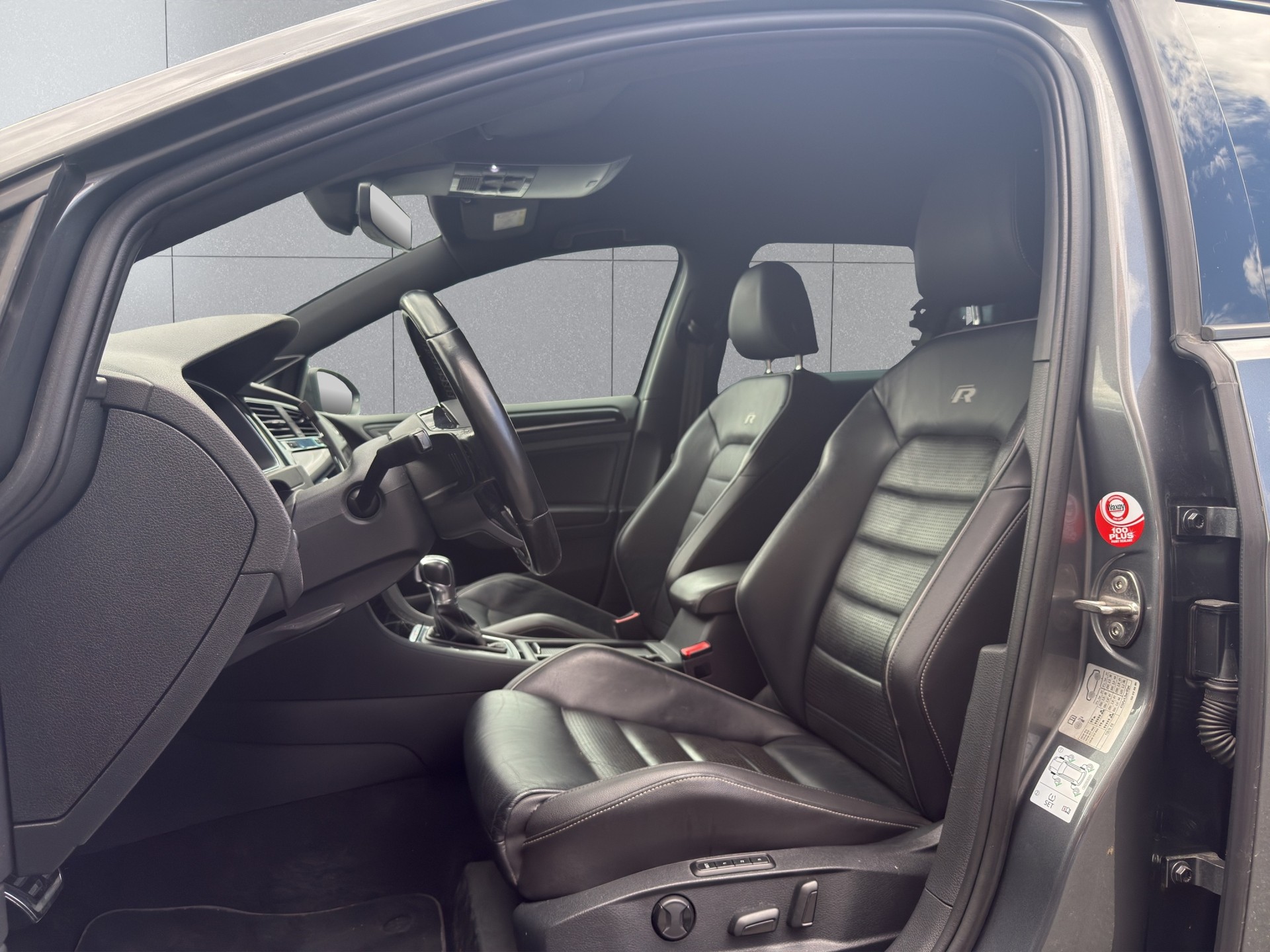 VW Golf 2.0 TSI R 4Motion DSG-image-10