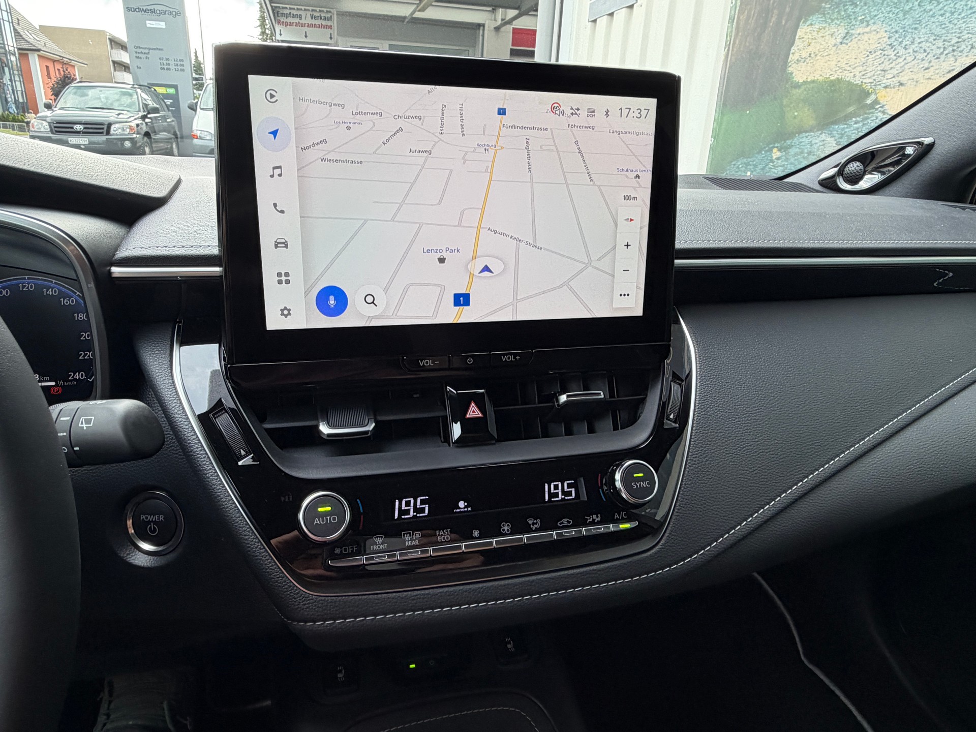 TOYOTA Corolla Touring Sports 2.0 HSD Premium e-CVT-image-17