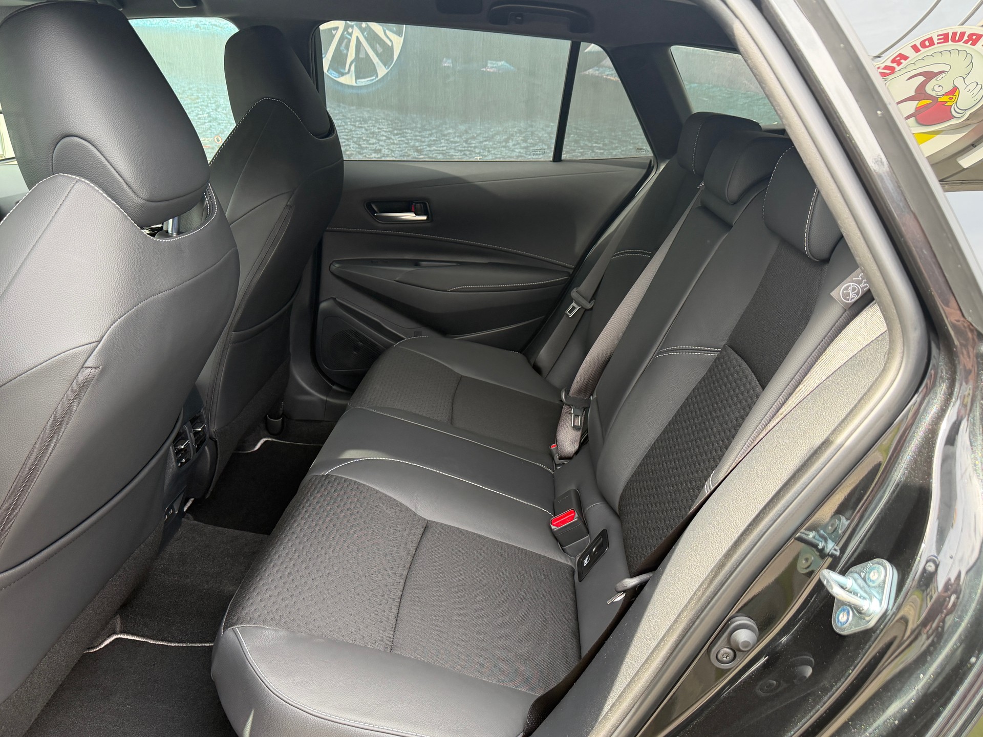 TOYOTA Corolla Touring Sports 2.0 HSD Premium e-CVT-image-10