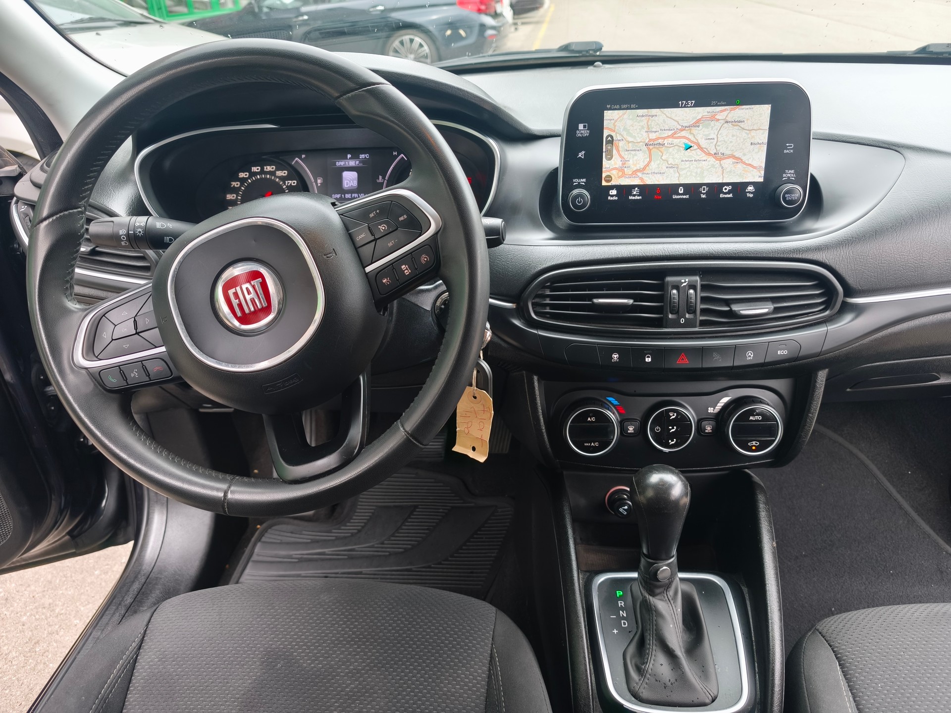 FIAT Tipo 1.6MJ Station Wagon Lounge DCT-image-9