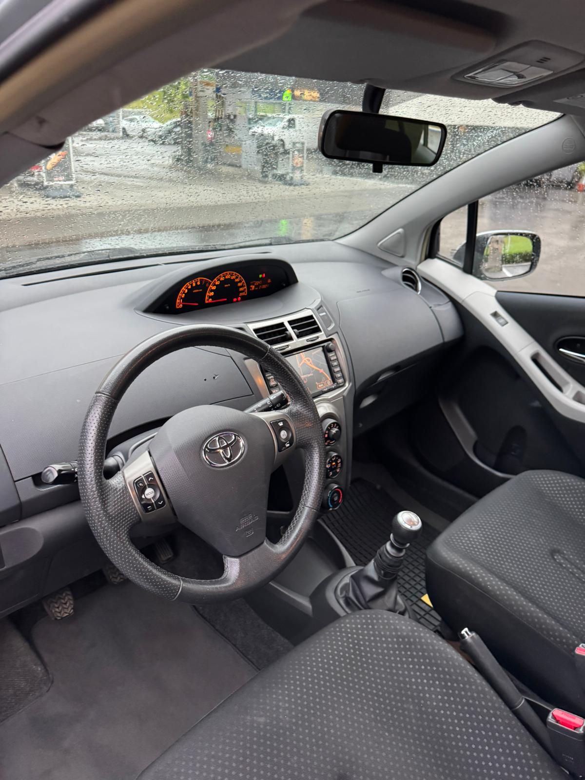 TOYOTA Yaris 1.33 Linea Terra-image-9
