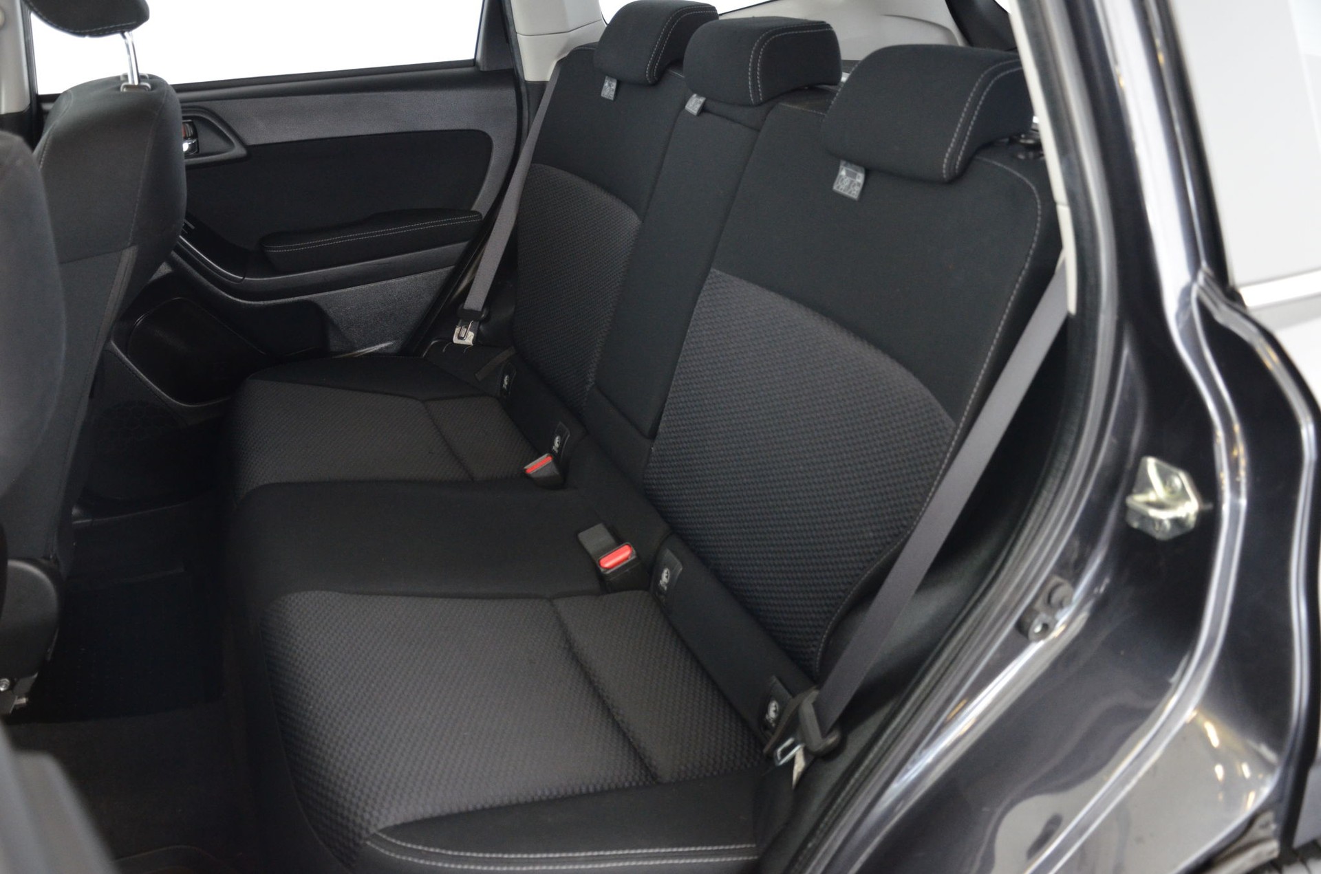 SUBARU Forester 2.0D Swiss 4WD-image-13