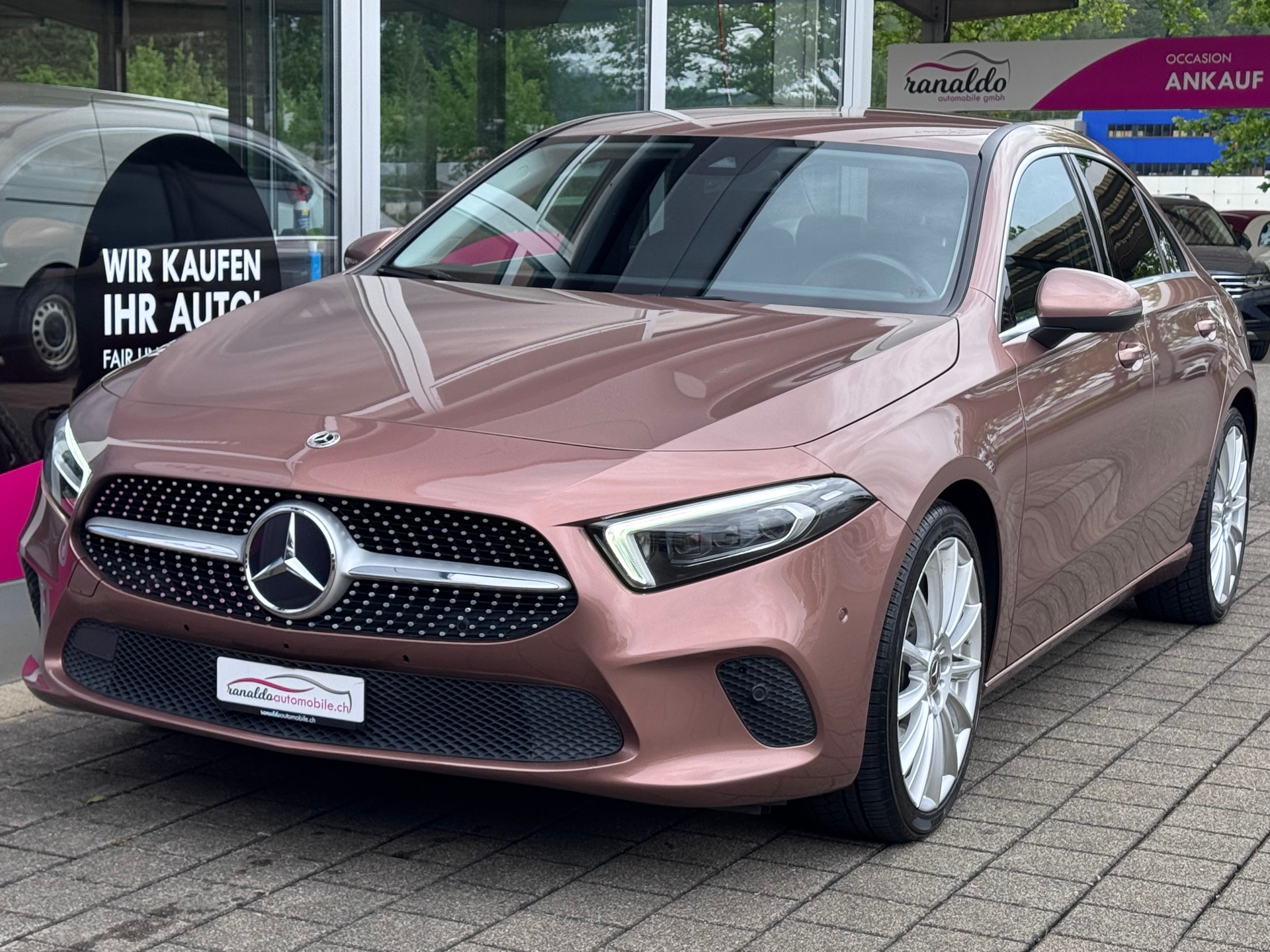 MERCEDES-BENZ A 250 4x4 7G-DCT+Led Scheinwerfer+ACC+Rückfahrkamera+Navigation+Getönte Scheiben+Volldigitales Cockpit+Sitzheizung+8-fach Alu+-image-1
