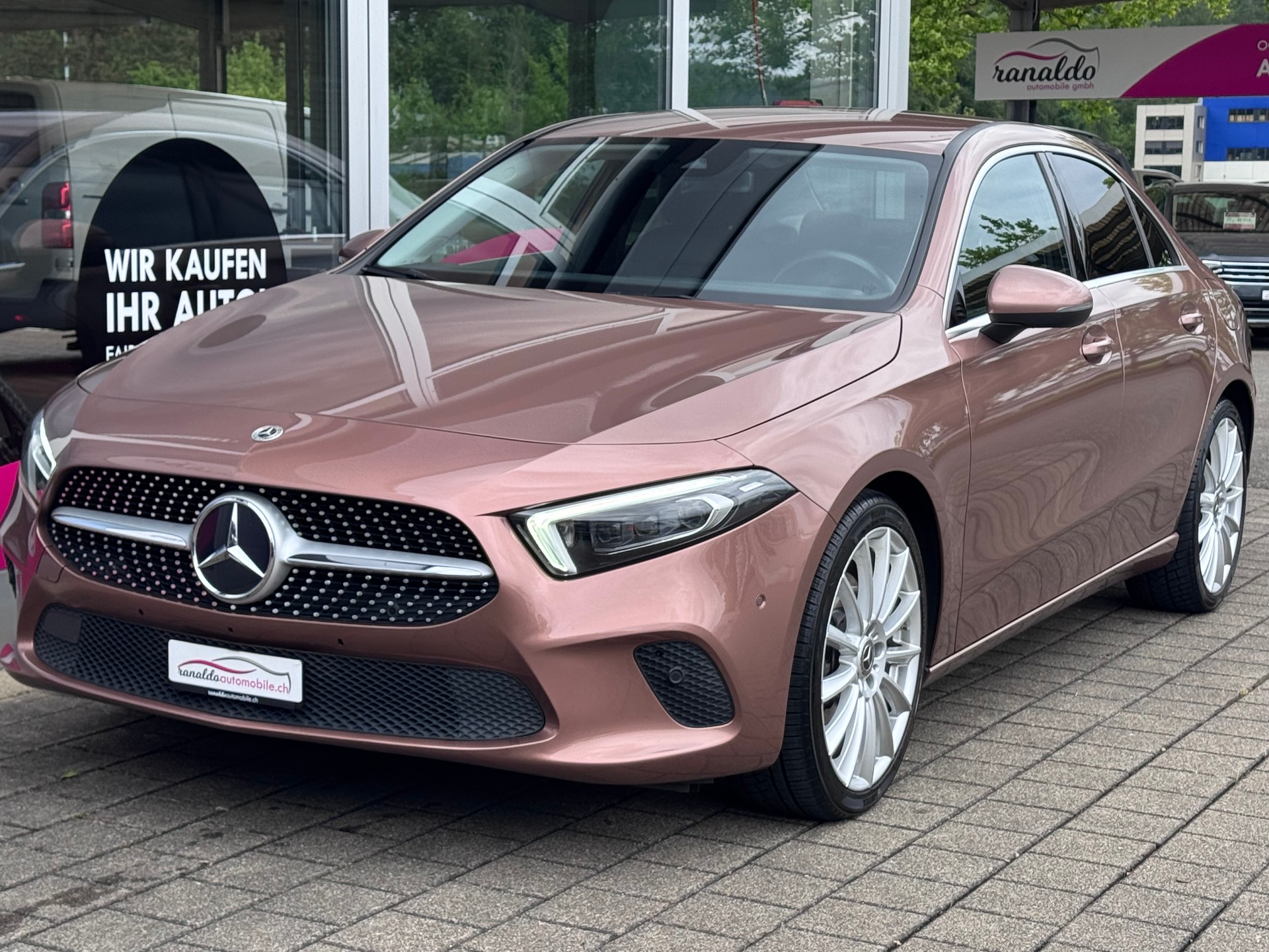 MERCEDES-BENZ A 250 4x4 7G-DCT+Led Scheinwerfer+ACC+Rückfahrkamera+Navigation+Getönte Scheiben+Volldigitales Cockpit+Sitzheizung+8-fach Alu+-image-2
