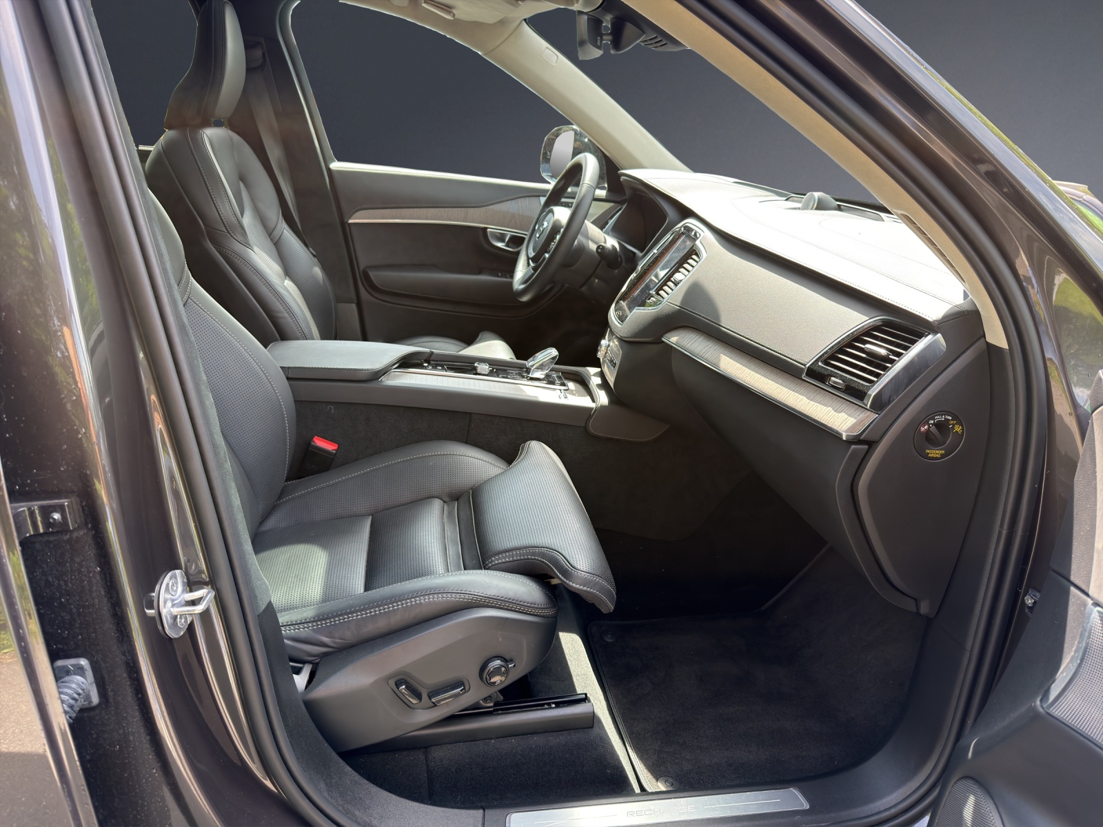 VOLVO XC90 T8 eAWD PluginHybrid Ultra Dark Geartronic-image-6