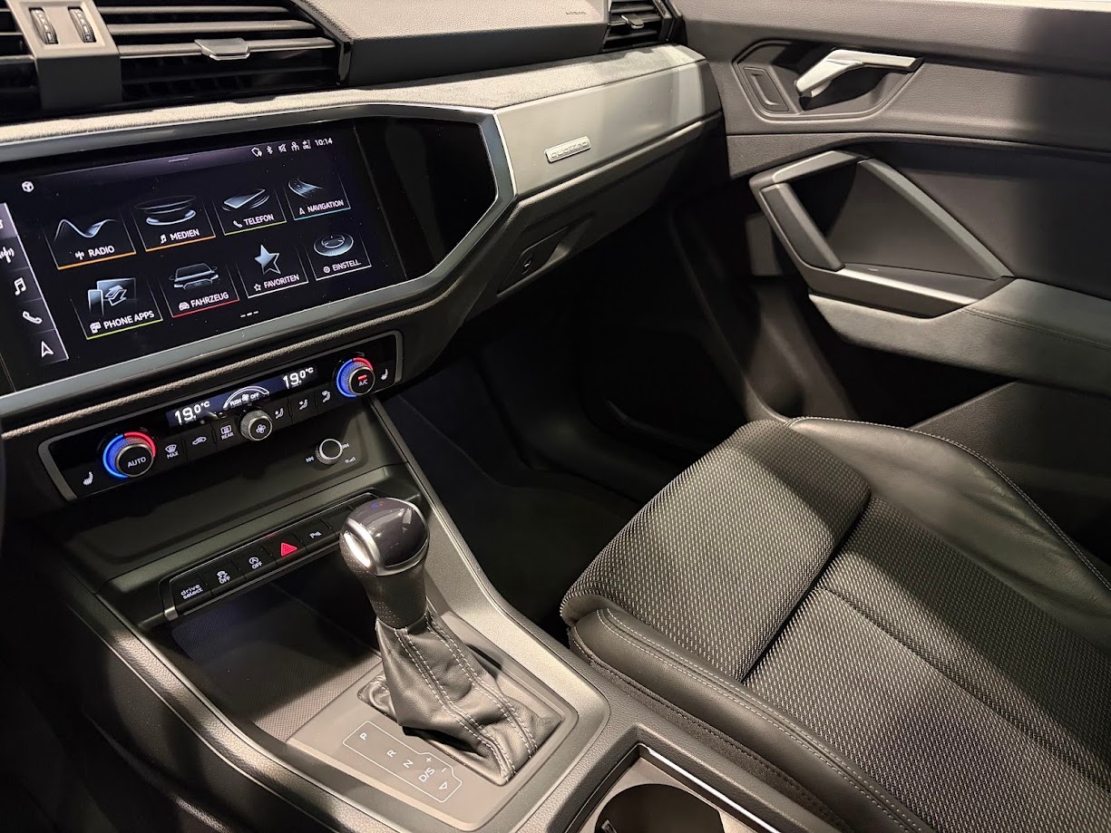 AUDI Q3 Sportback 40 TDI S line quattro S-tronic-image-10