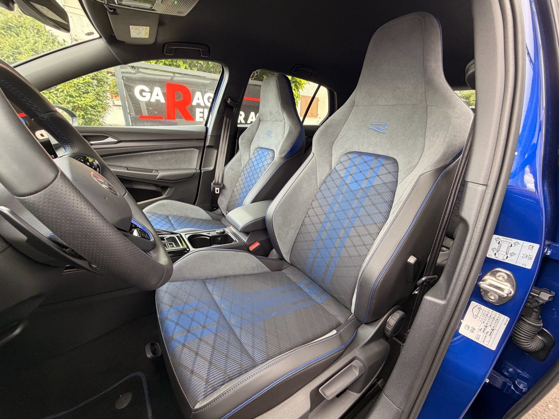 VW Golf 2.0 TSI 333 PS 4MOTION R *** AKRAPOVIC ABGAS ANLANGE ***-image-7