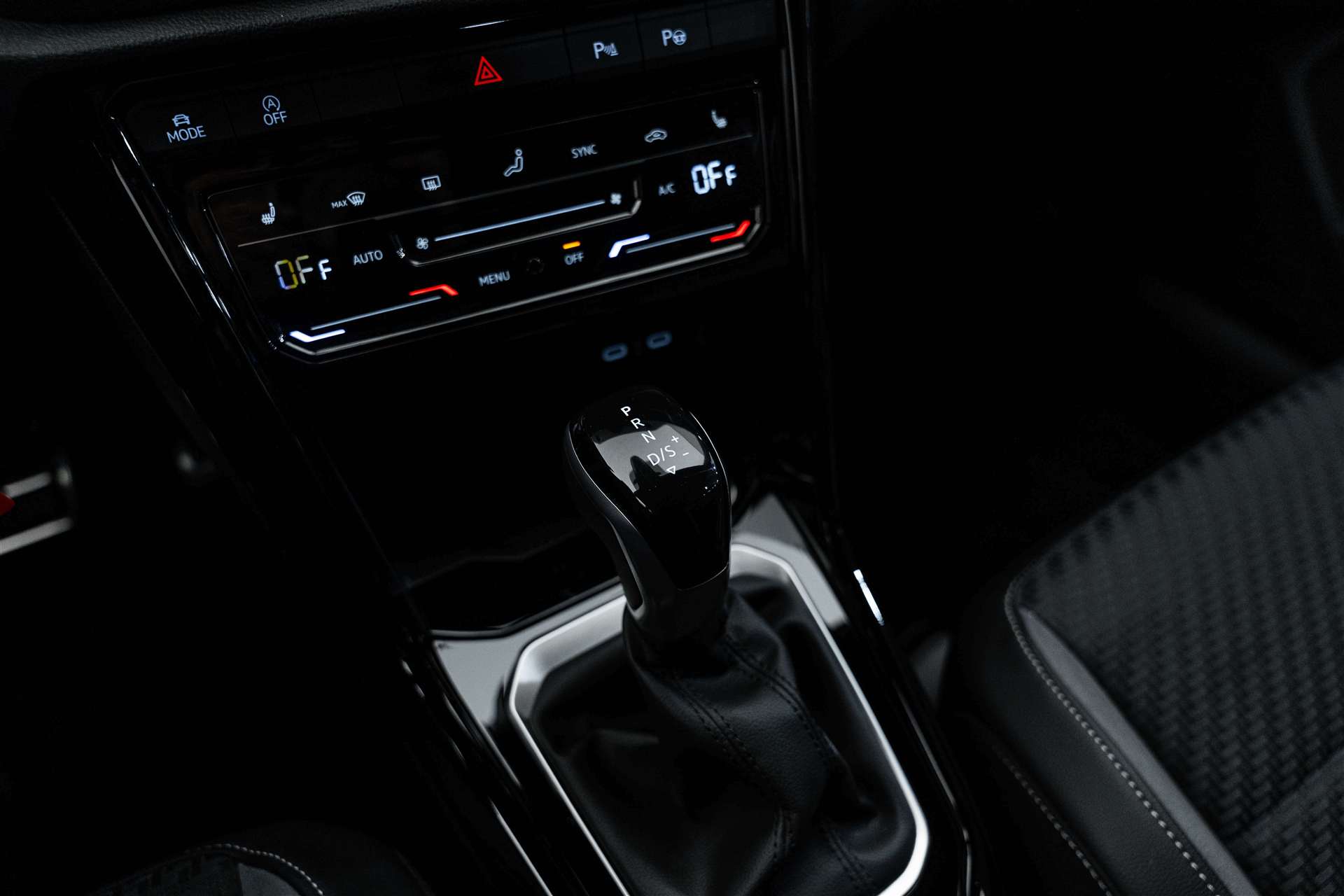 VW T-Roc Cabriolet 1.5 TSi EVO R-Line DSG-Automat-image-29