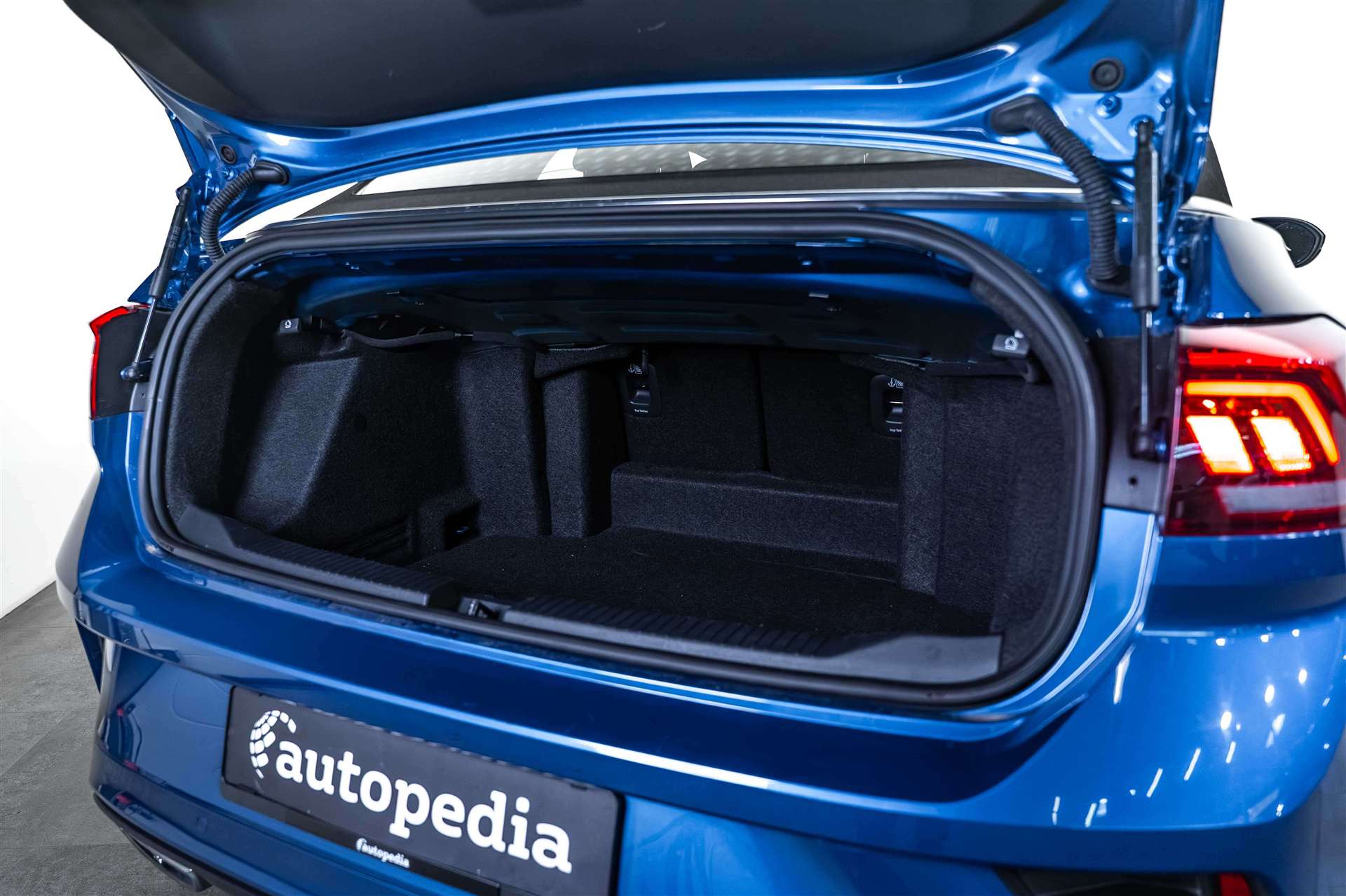 VW T-Roc Cabriolet 1.5 TSi EVO R-Line DSG-Automat-image-8