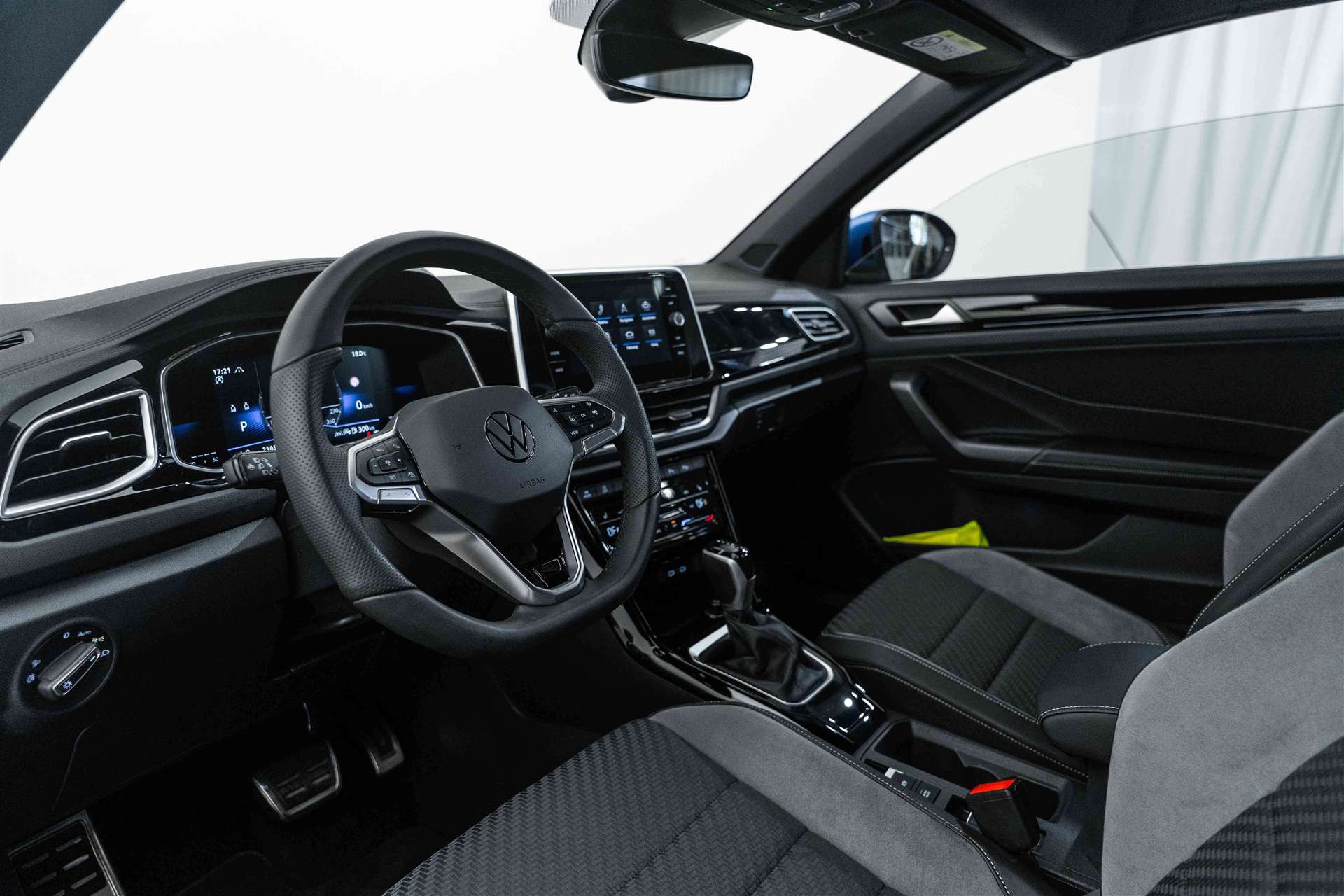 VW T-Roc Cabriolet 1.5 TSi EVO R-Line DSG-Automat-image-11