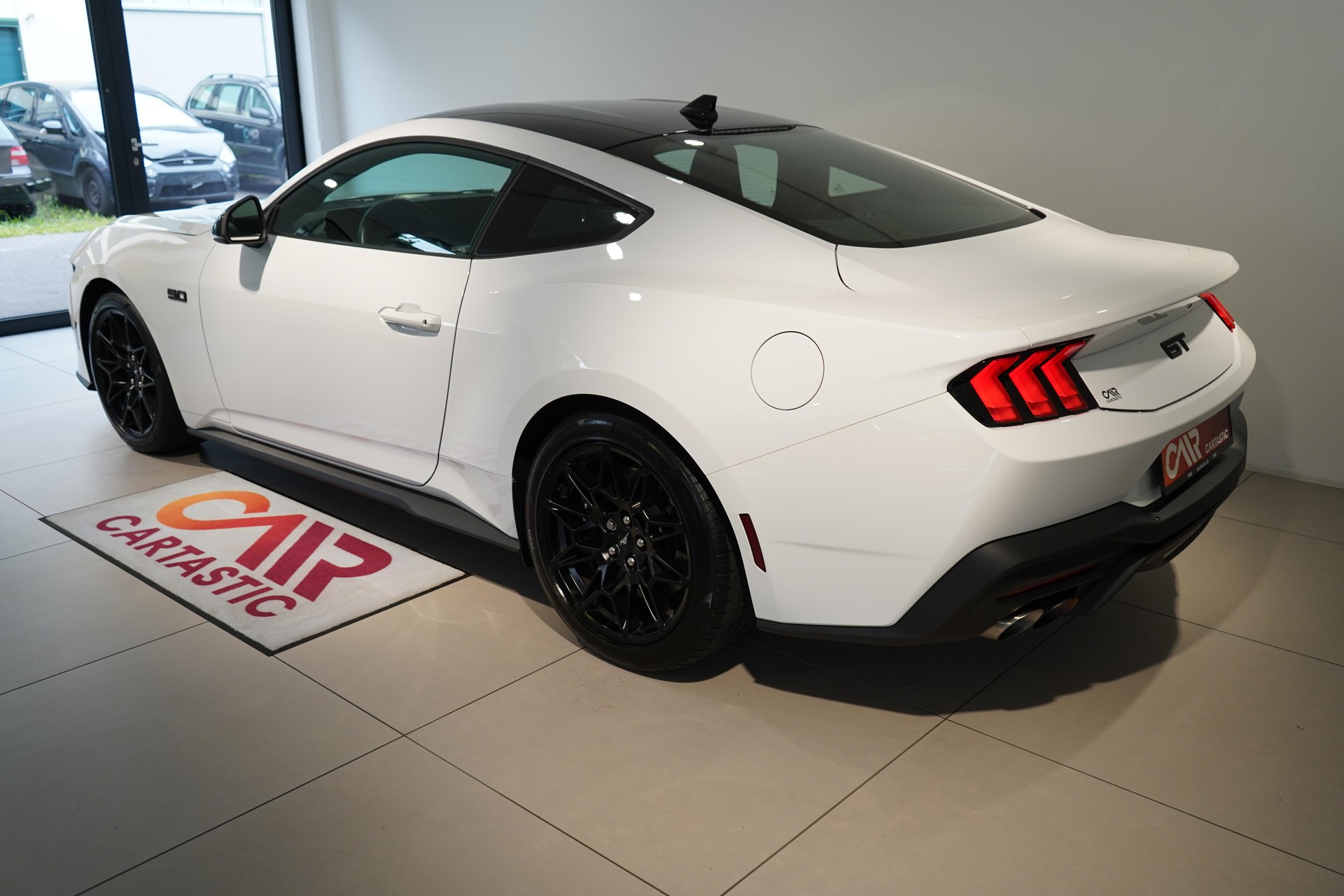 FORD Mustang Coupé 5.0 V8 GT-image-2