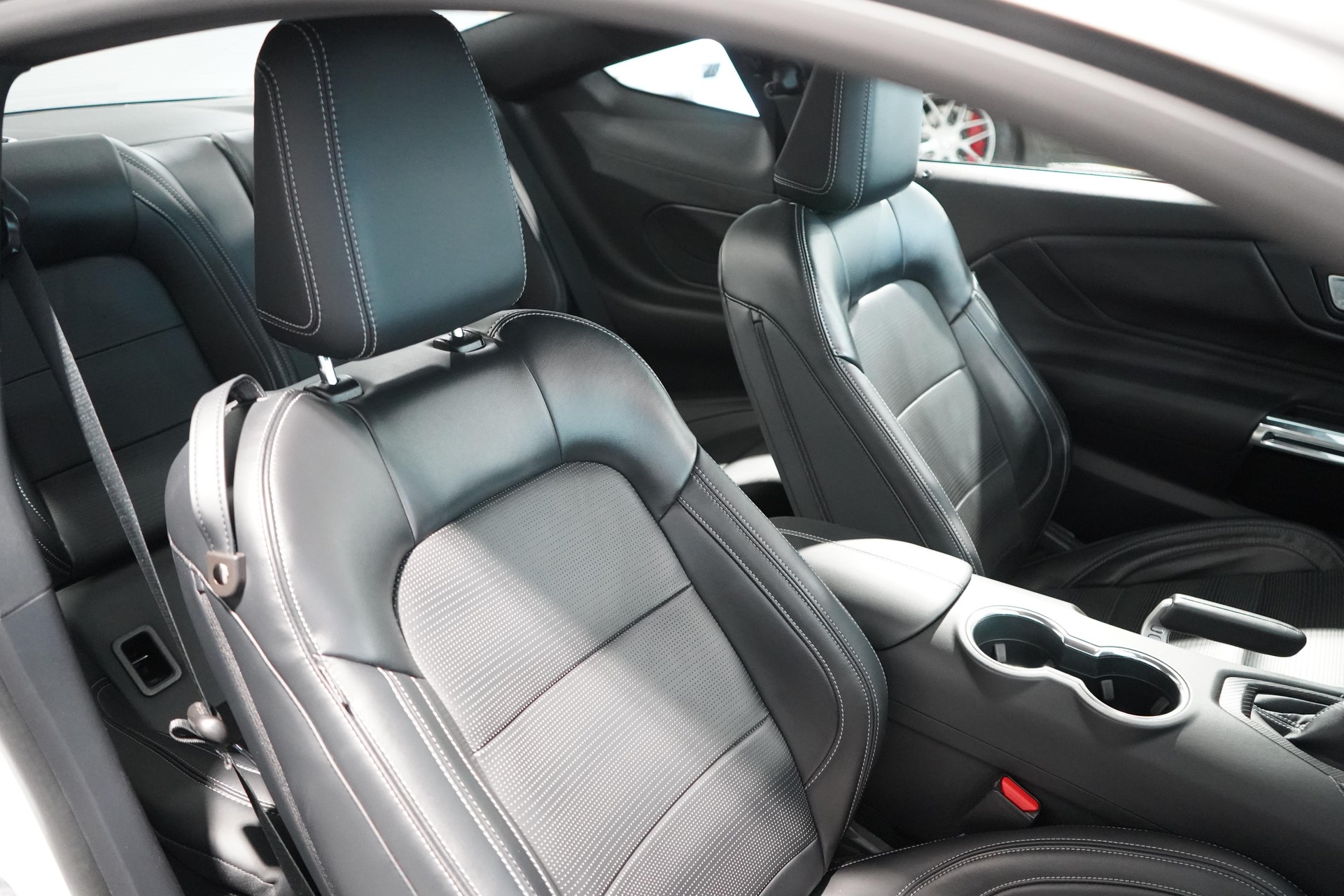 FORD Mustang Coupé 5.0 V8 GT-image-6