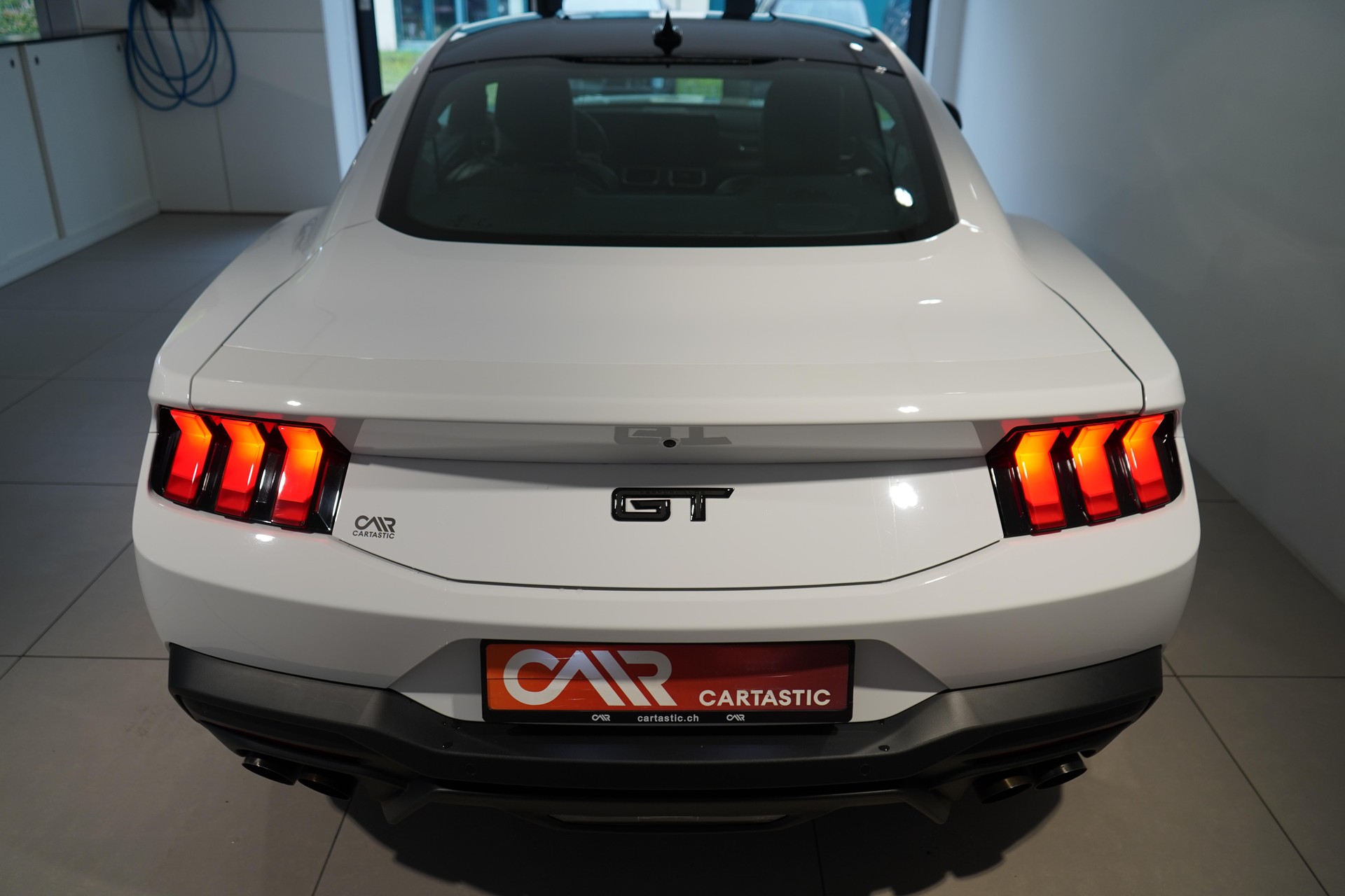 FORD Mustang Coupé 5.0 V8 GT-image-4