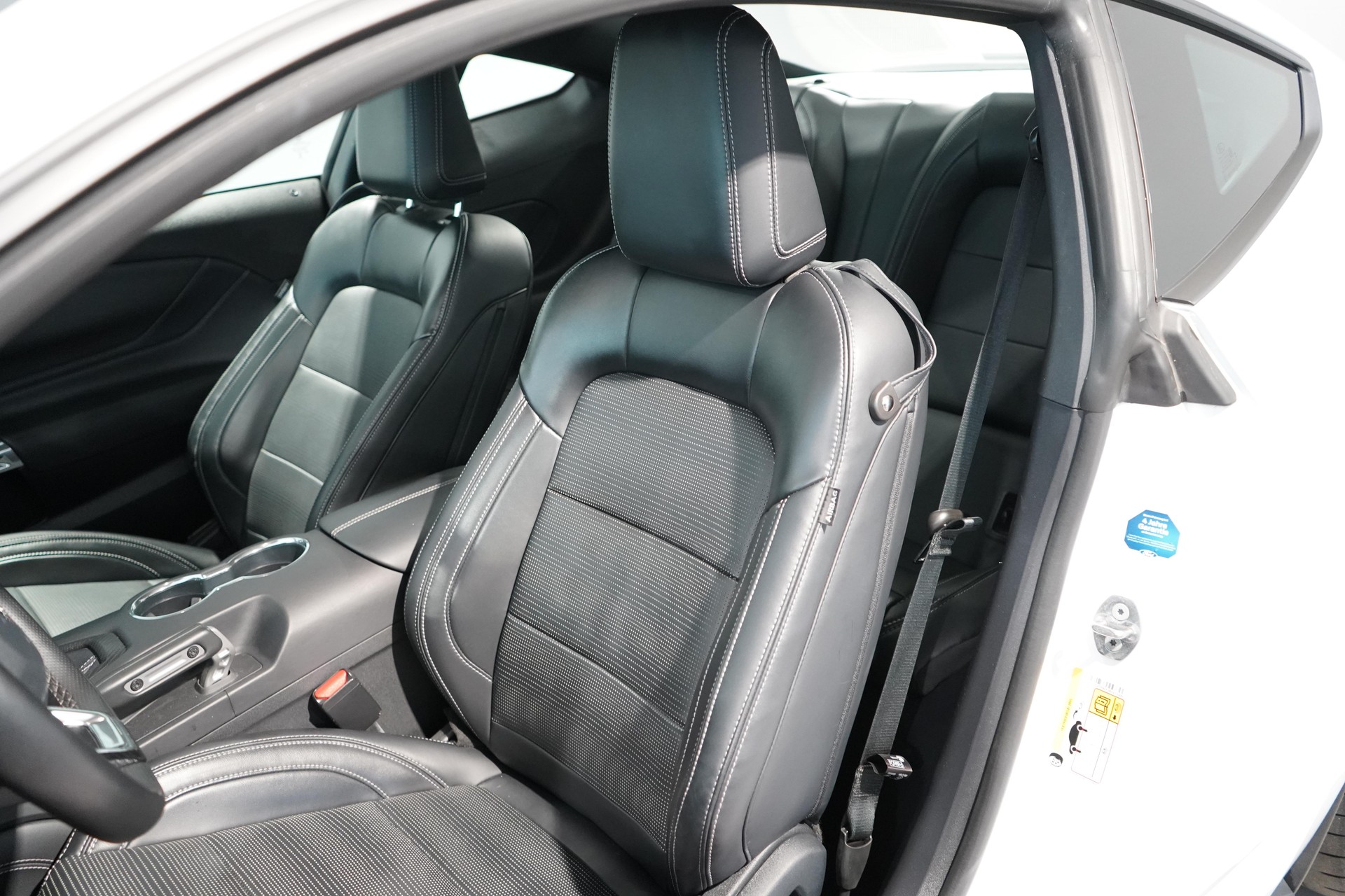 FORD Mustang Coupé 5.0 V8 GT-image-5