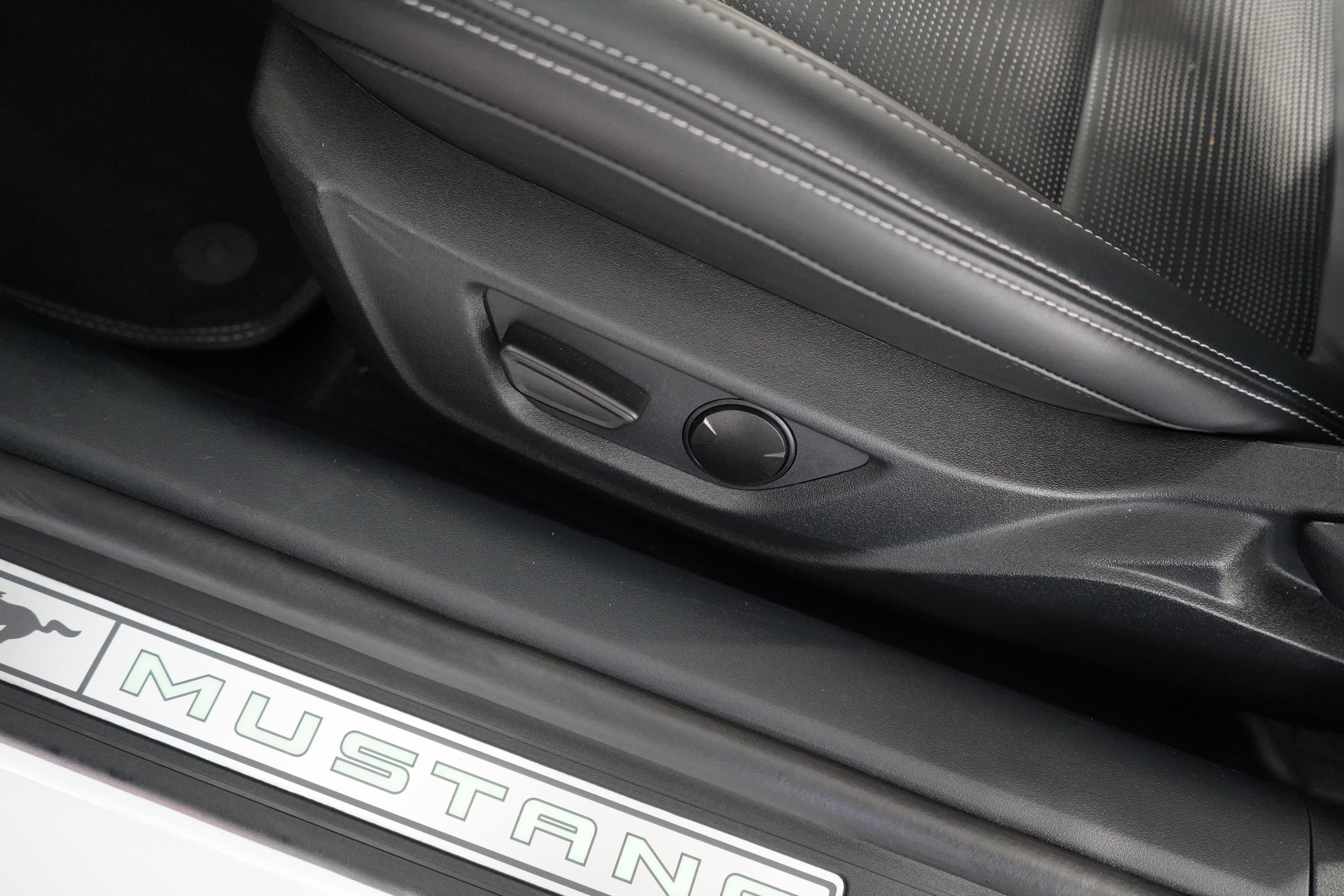 FORD Mustang Coupé 5.0 V8 GT-image-19