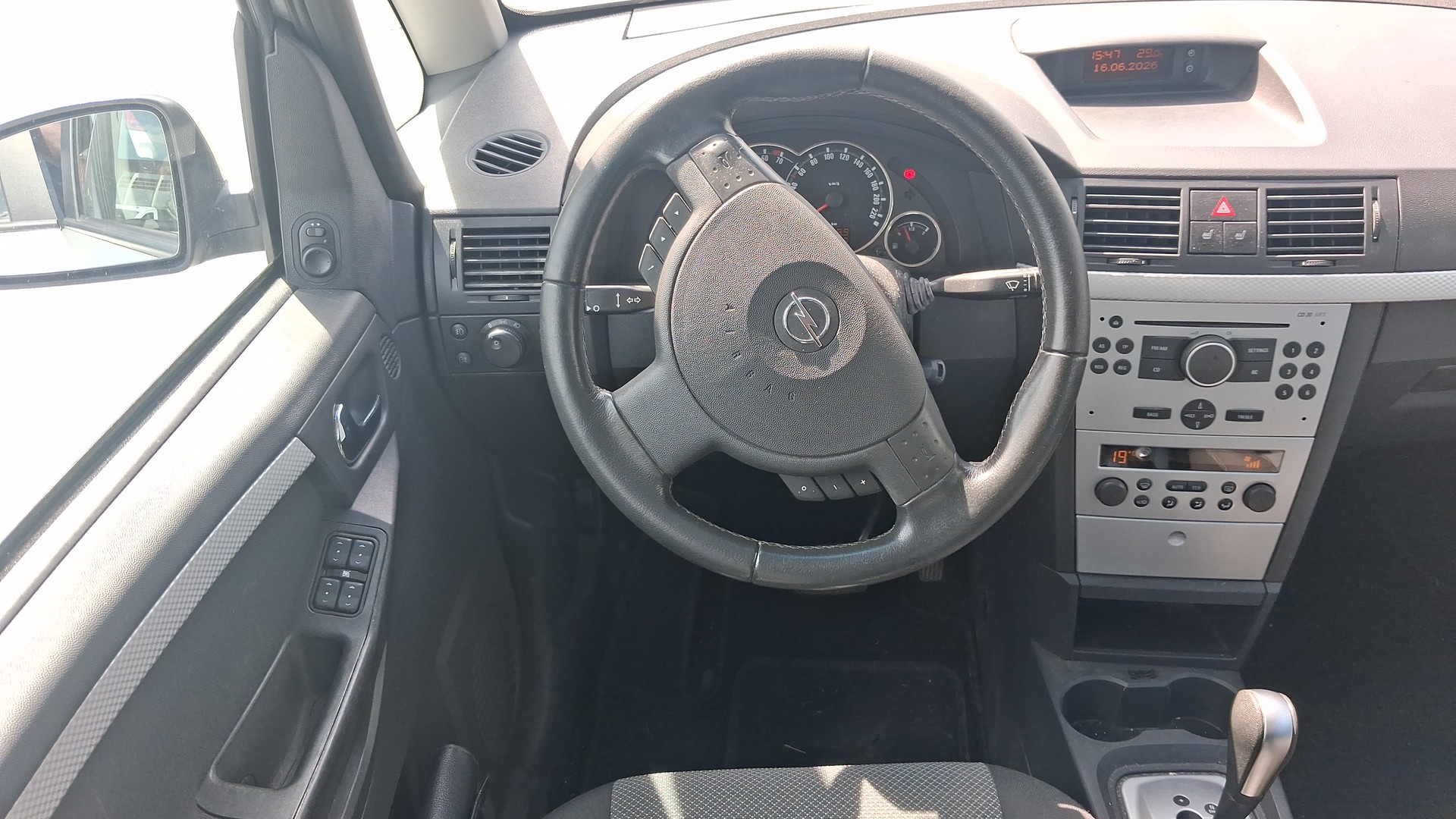 OPEL Meriva 1.8i 16V Cosmo-image-9